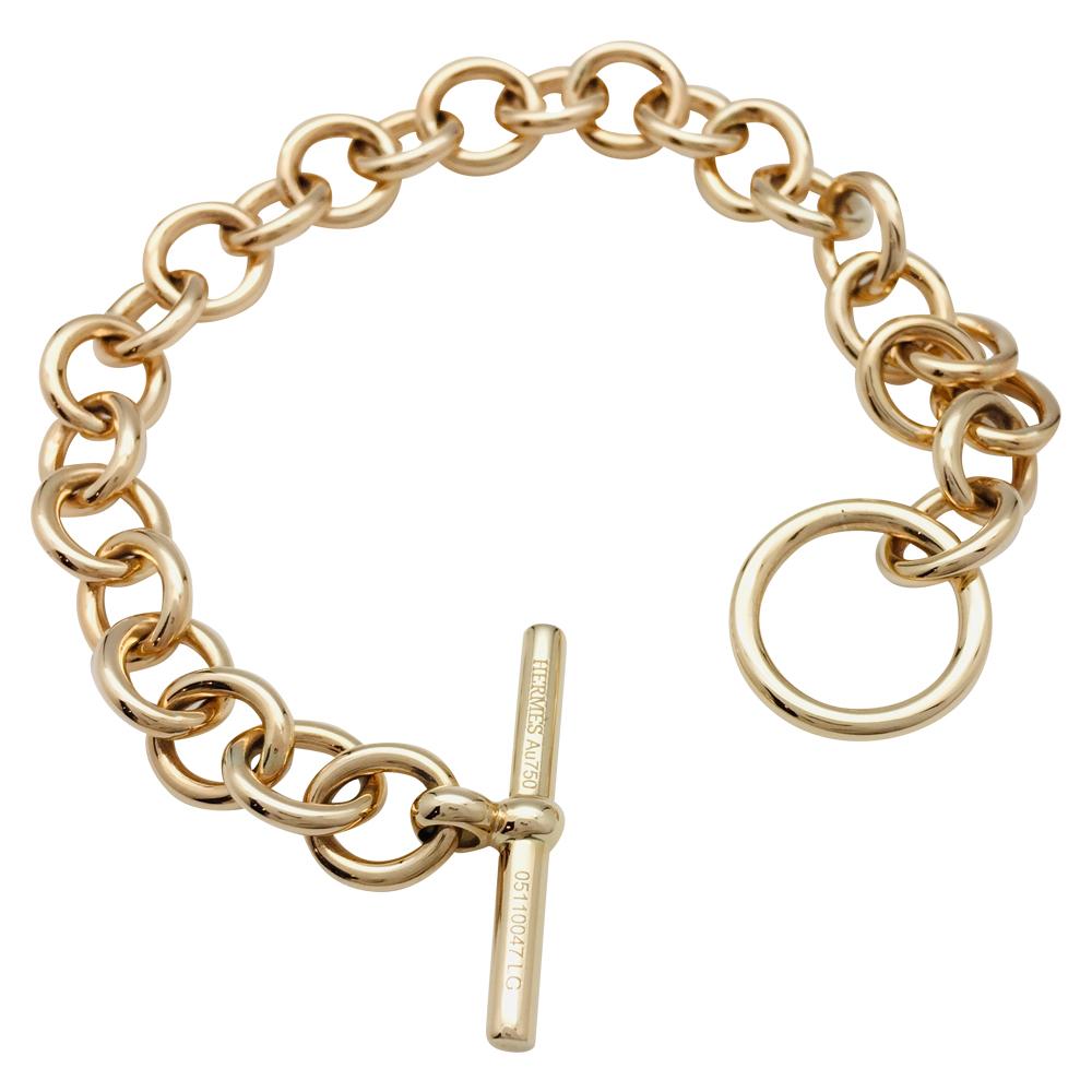 A yellow gold Hermès bracelet made of 27 round links crafted from 18kt gold with a high polished finish.
Toggle & Bar closure.
Signed and numbered, Hallmarks.
Length : 200 mm
Weight : 46,7 grams