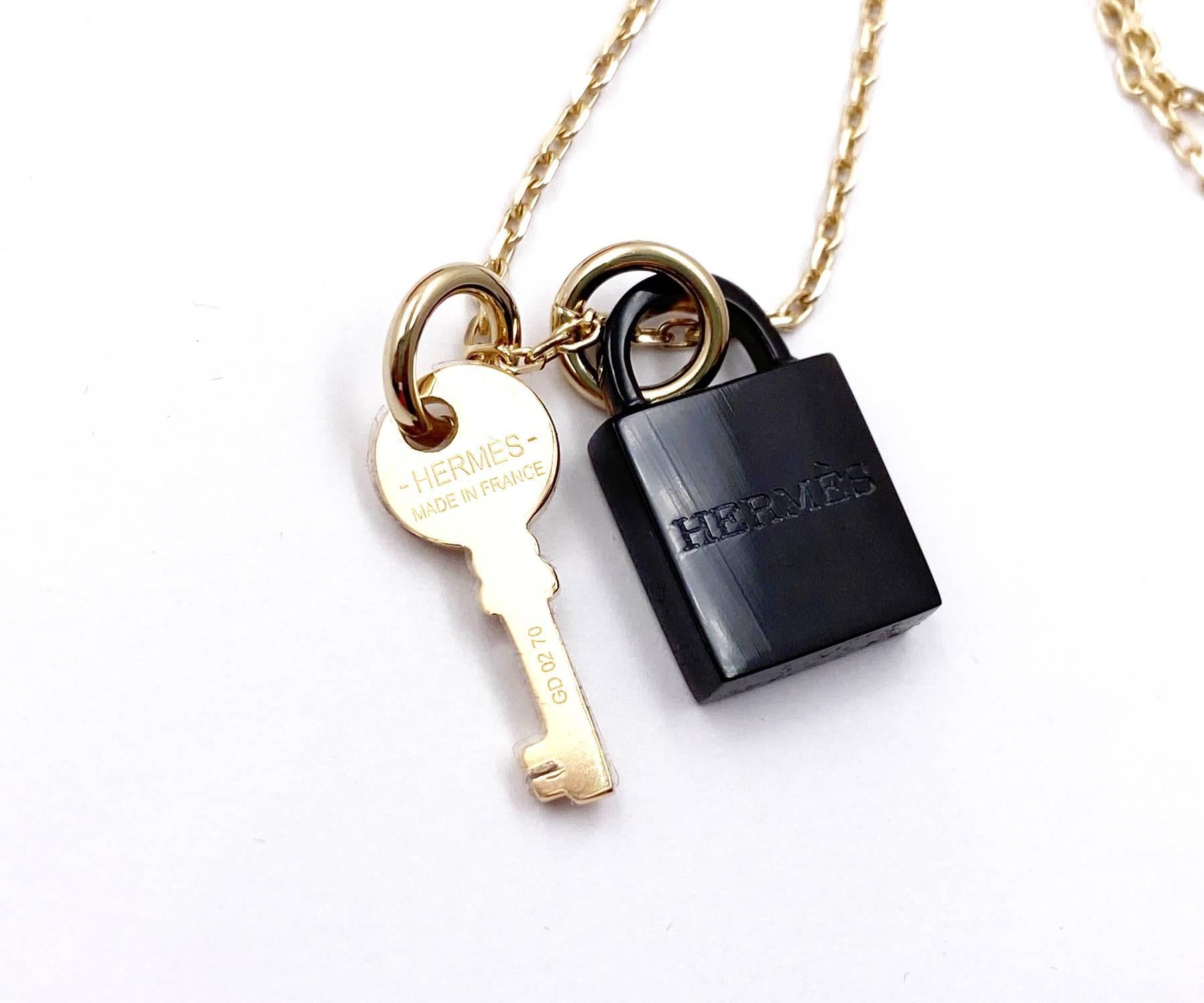 Hermes Brand New Amulette Padlock PM Brown Gold Necklace

*Marked Hermes
*Made in France
*Comes with original box, pouch, booklet and ribbon
*Brand New

-The chain is approximately 19