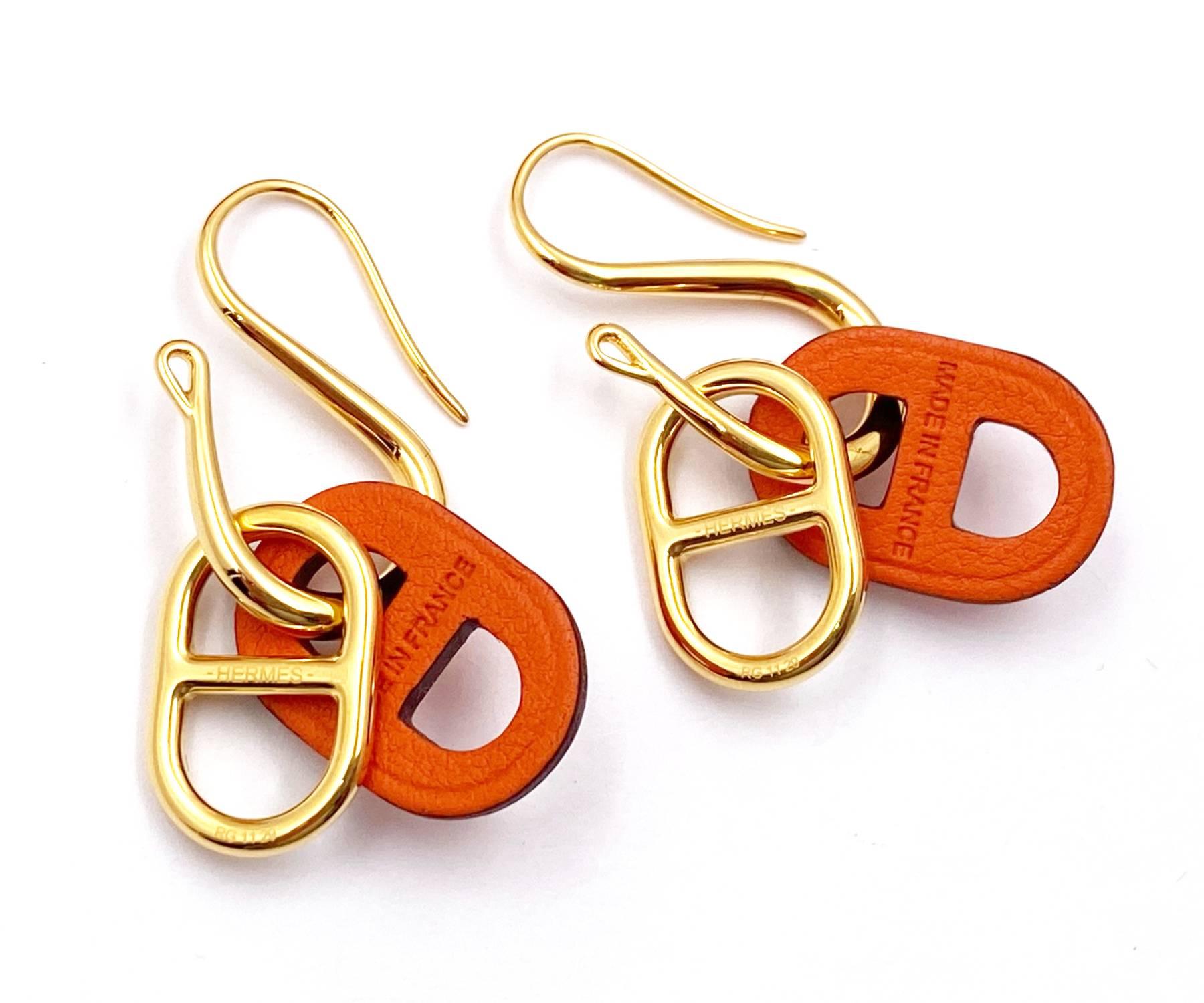 Hermes Brand New Gold Orange O’maillion 3 Ways Earrings

*Marked Hermes
*Made in France
*Comes with original box and ribbon
*Brand New with defect

-Approximately 1.6″ x 0.5″
-There are 2 pin-sized marks on the earrings.

17124-5251