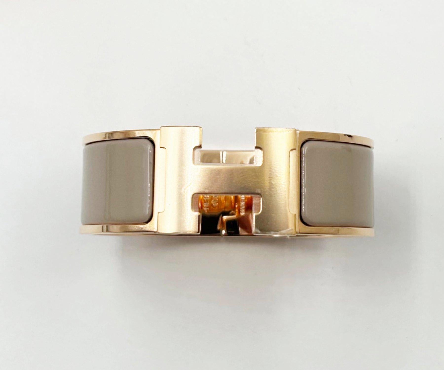 Hermes Brand New Rose Gold H Taupe Thick Clic Clac Bracelet Cuff Bangle

* Marked Hermes
* Comes with the original Hermes box, pouch, booklets and ribbon
* Brand New

-It is approximately 6.5