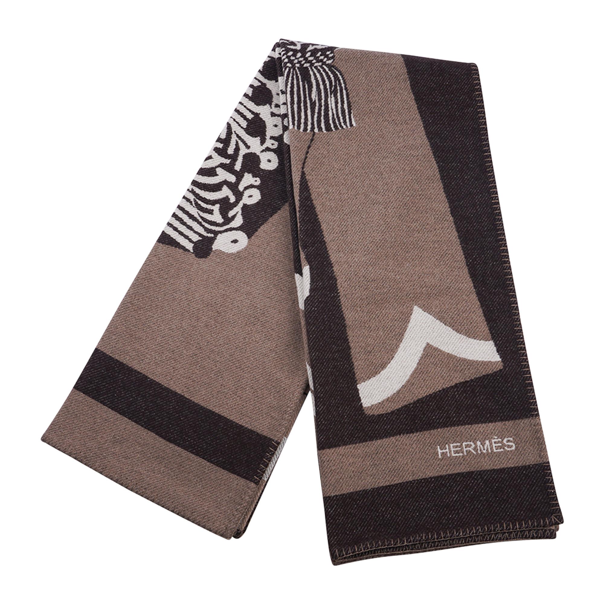 Mightychic offers an Hermes Brandenbourgs blanket featured in Ecorce.
Cathy Latham's iconic design features the military jacket worn by Napoleon III's Imperial Guard.
This striking blanket is created from a jacquard 90% Merino Wool and 10%
