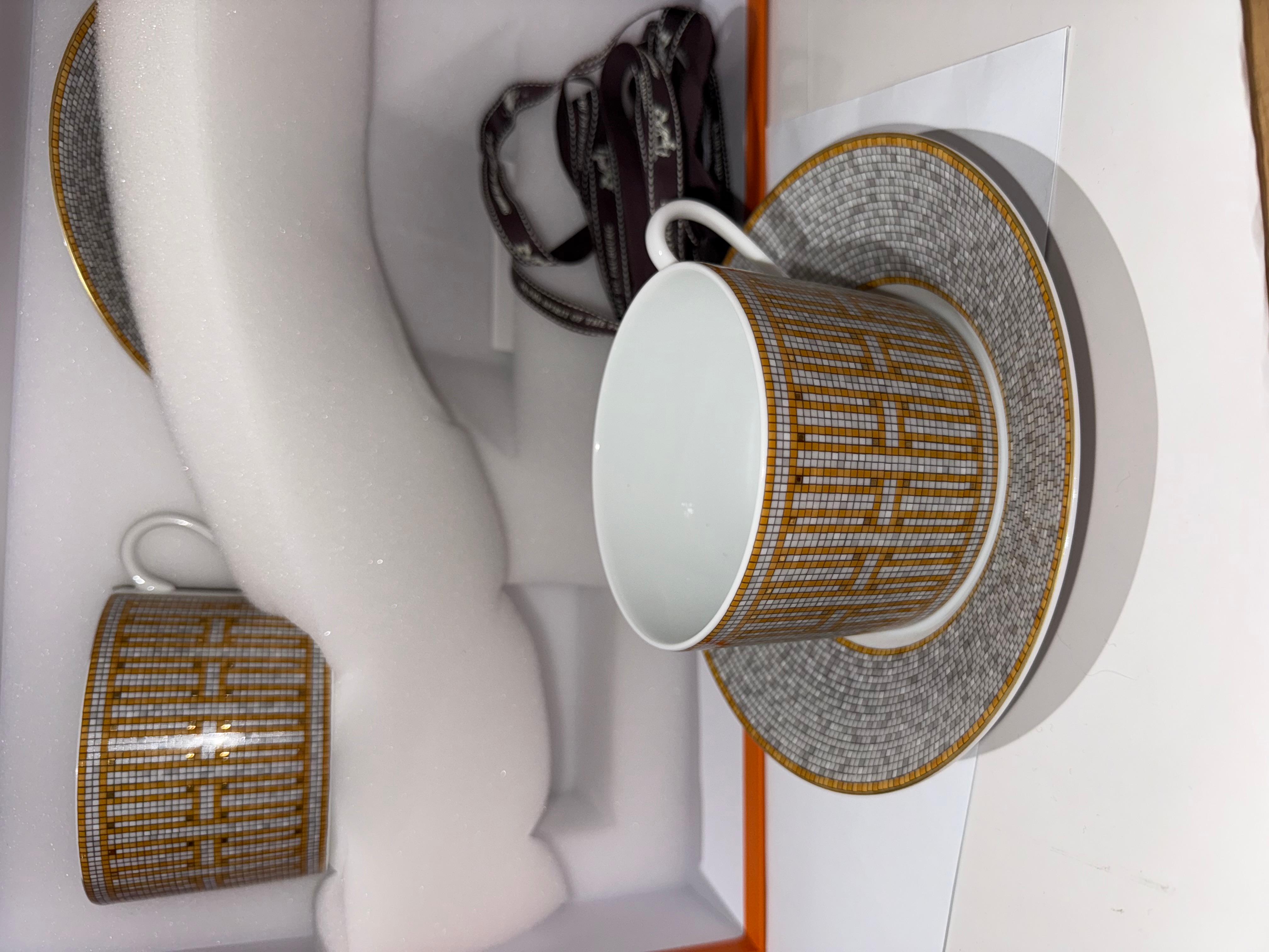 Gray Hermes  BREAKFAST CUP AND SAUCER MOSAIQUE 24 GOLD For Sale