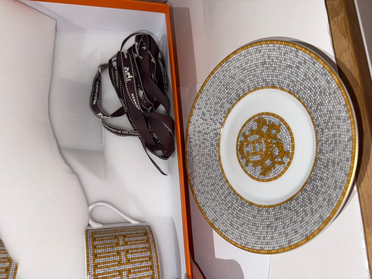 Tasse à Café Et Soucoupe Hermès Mosaïque Van Quatre Dorée - Service à Thé De Luxe - Porcelaine Du Japon - État Neuf