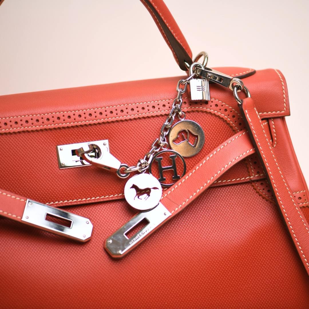 Women's or Men's Hermès Breloque Olga Silver Bag Charm Amulette