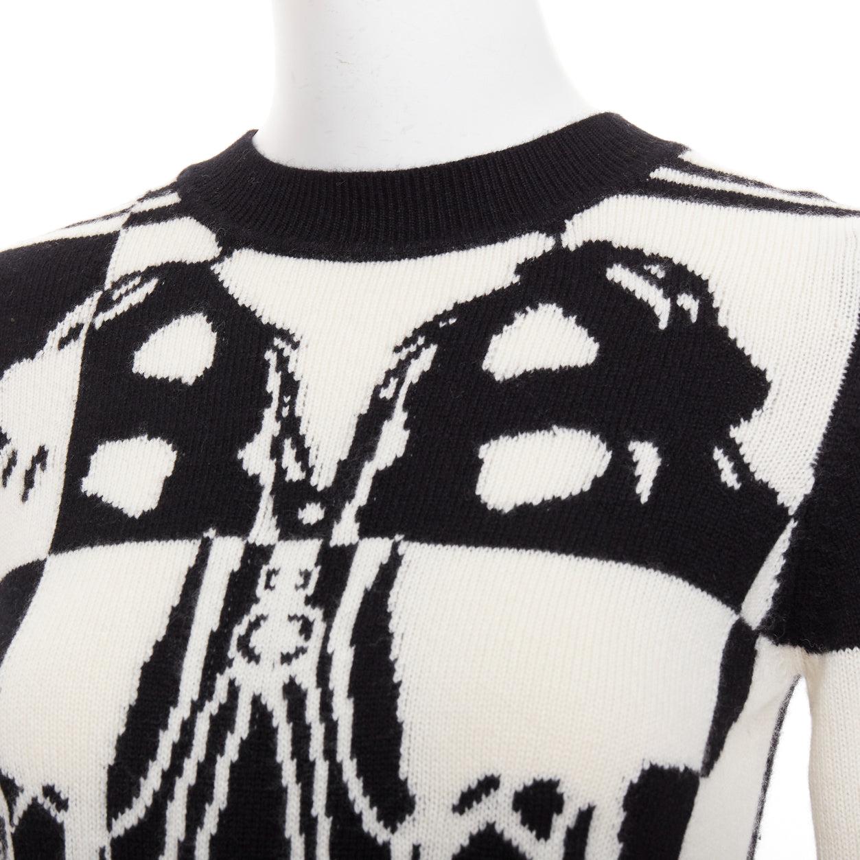 HERMES Brides de Gala 100% schottisches Kaschmir schwarz weiß Intarsienmotiv Pullover FR36 S
Referenz: KYCG/A00196
Marke: Hermes
Collection'S: Brides de Gala
MATERIAL: 100% Kaschmir
Farbe: Schwarz, Weiß
Muster: Kariert
Verschluss: