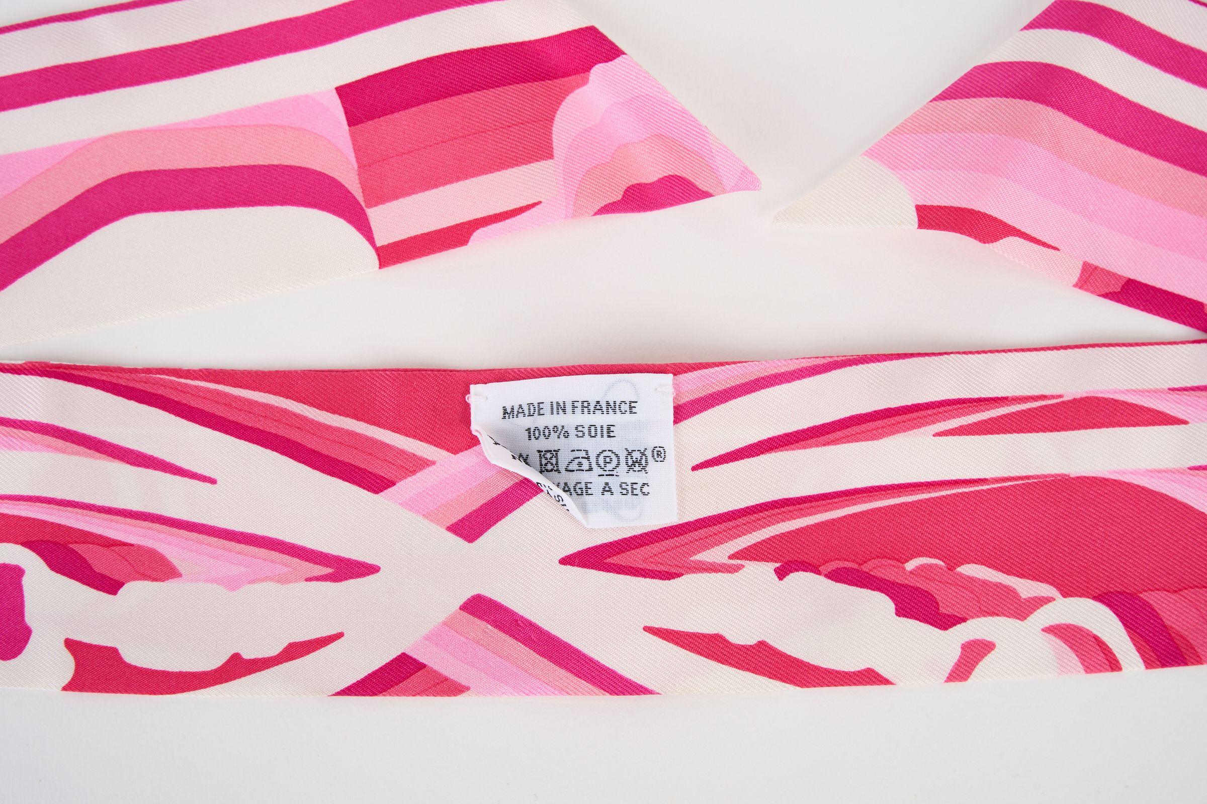 Hermès Bridges De Gala Sombra Twilly en Nuevo estado para la venta en West Hollywood, CA