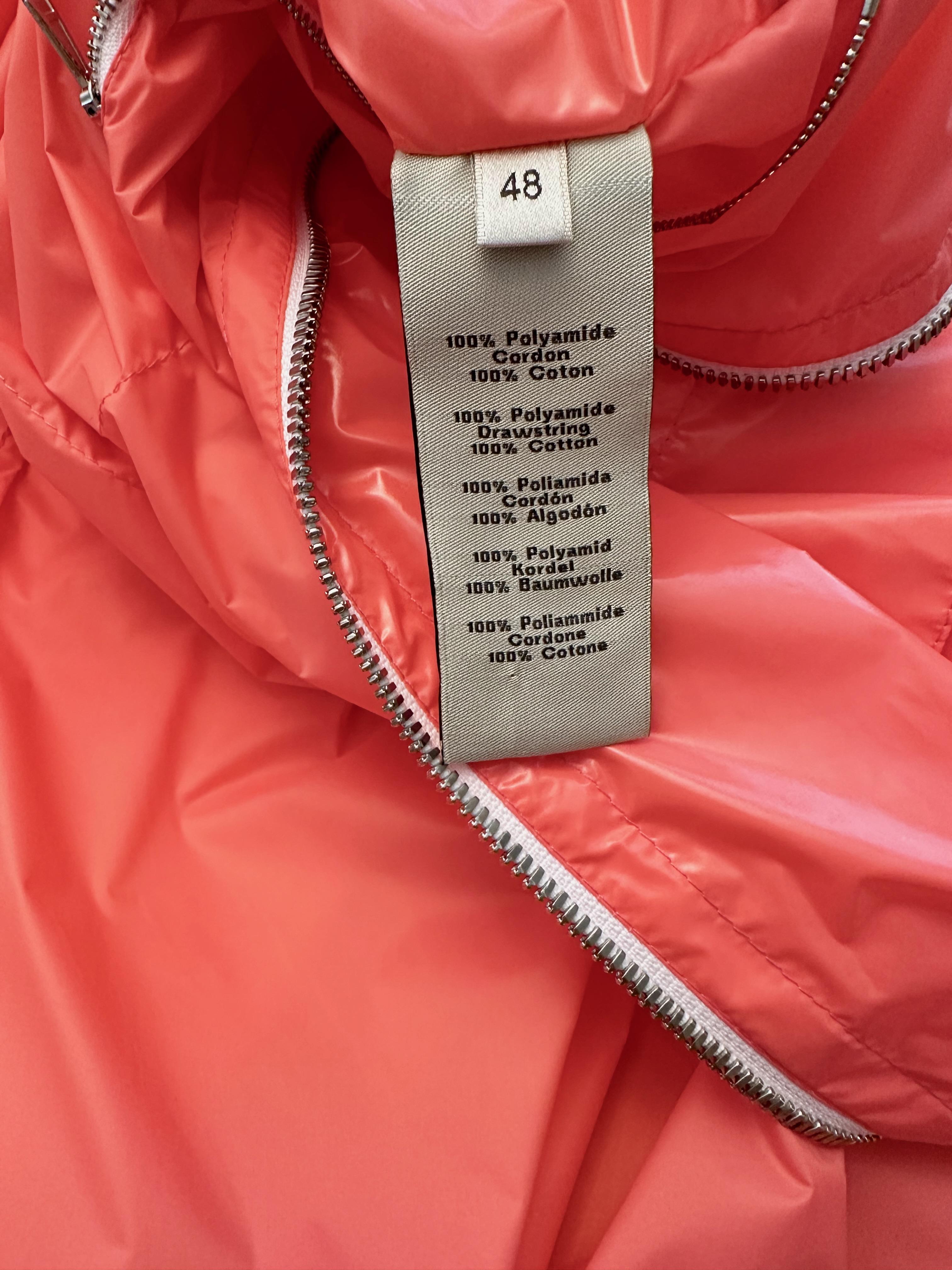 Hermès Windbreaker-Jacke mit Kapuze in leuchtendem Orange und Gelb im Angebot 7