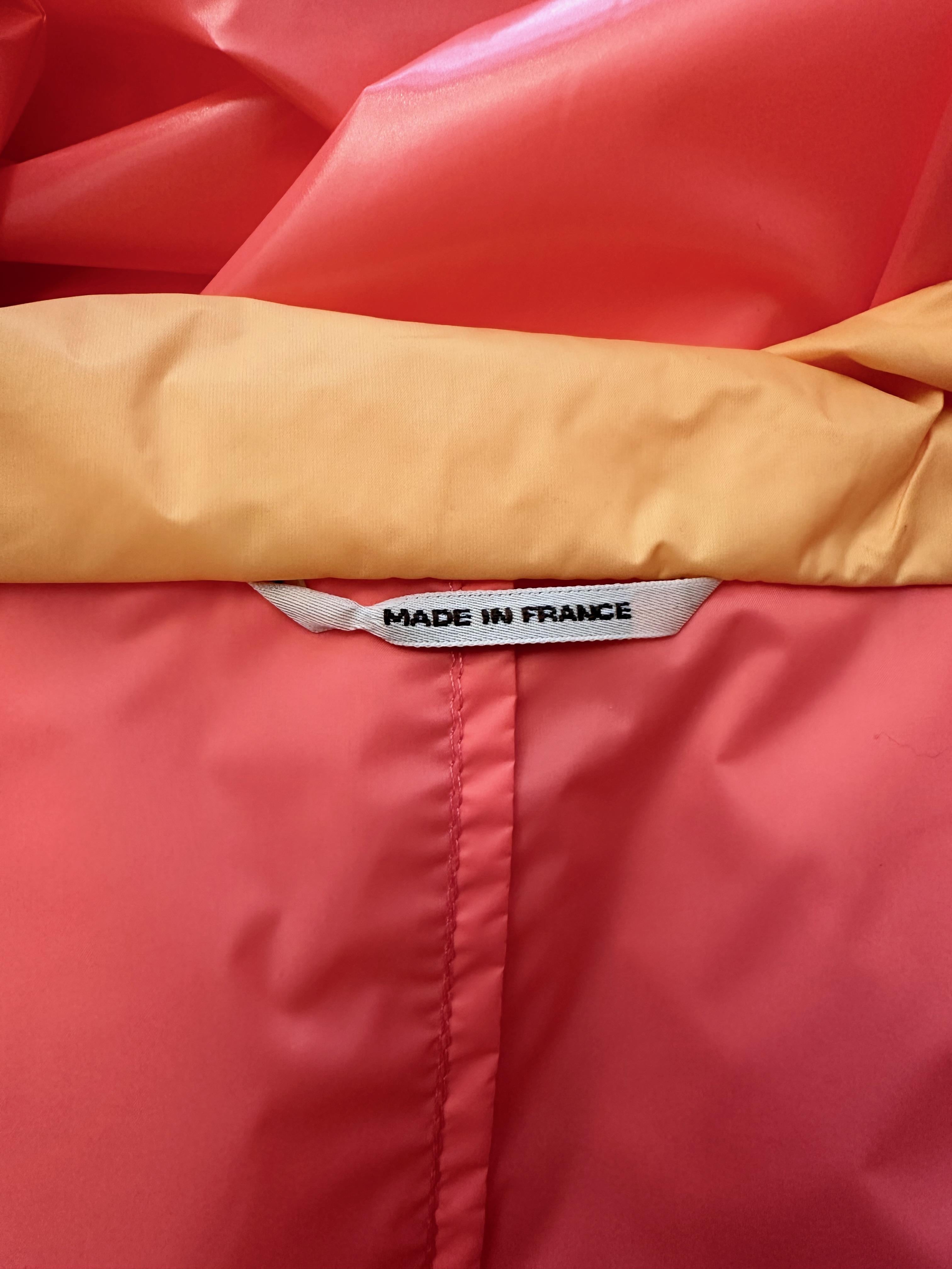 Hermès Windbreaker-Jacke mit Kapuze in leuchtendem Orange und Gelb im Angebot 9