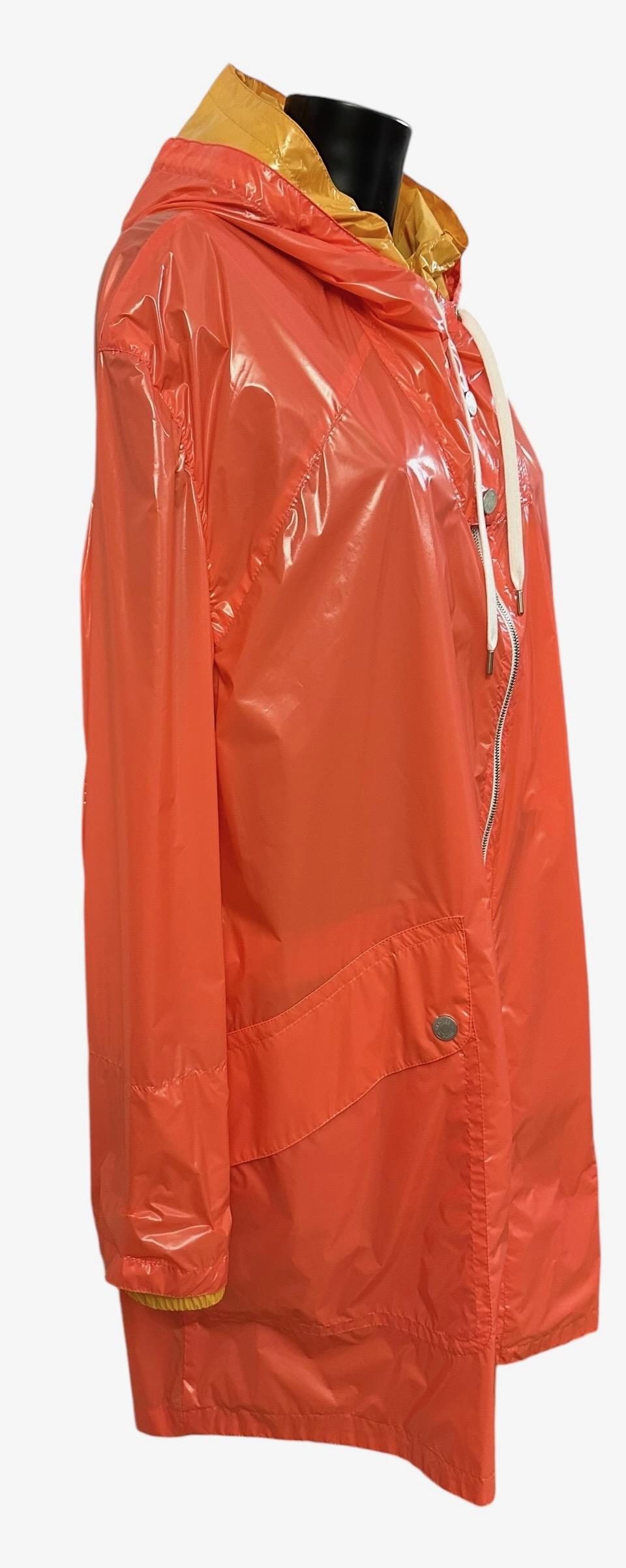 Hermès Windbreaker-Jacke mit Kapuze in leuchtendem Orange und Gelb für Damen oder Herren im Angebot