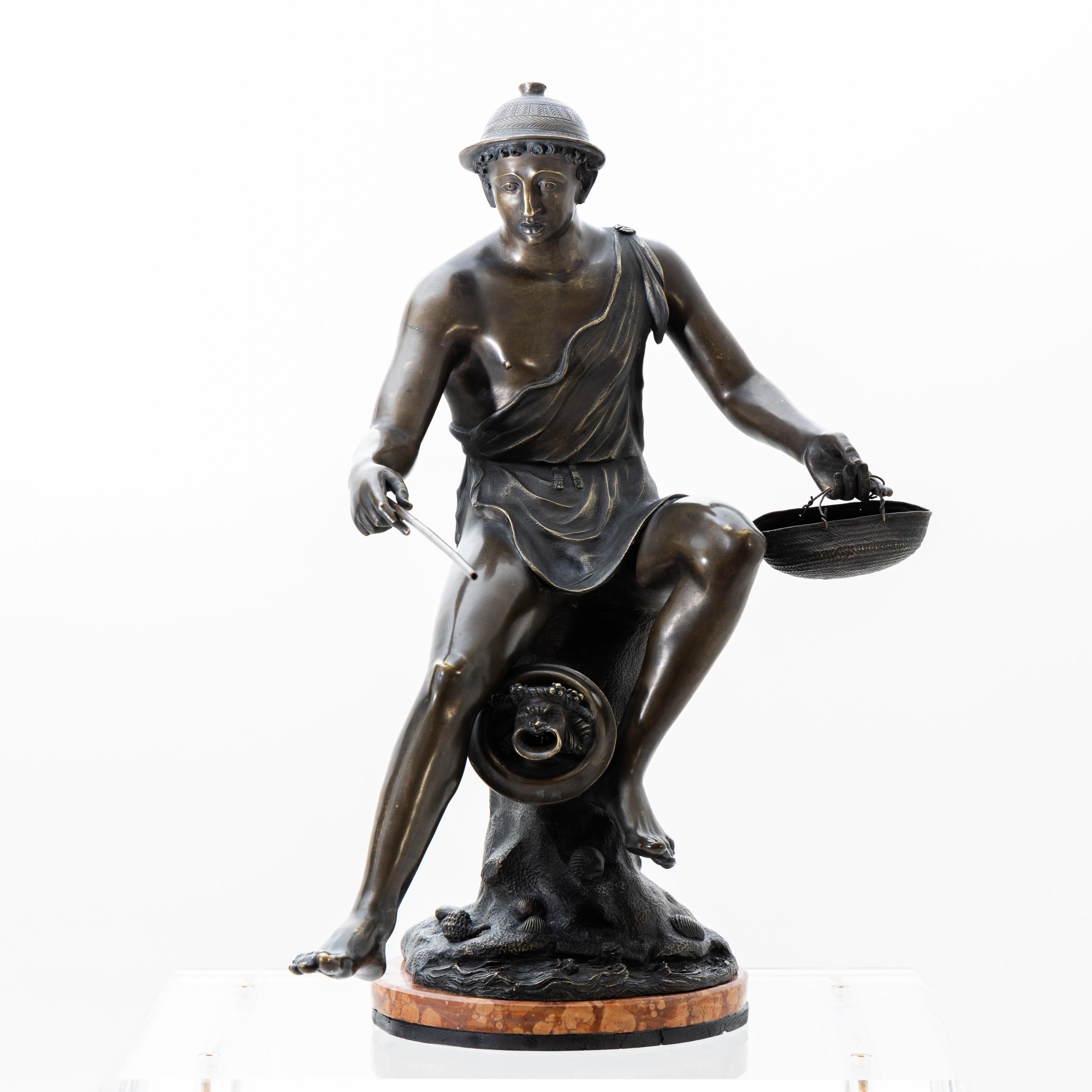 Bronzo di Hermes con petasos su base di paesaggio stilizzato con decorazione a conchiglia su plinto di marmo rotondo. Qui firmato Sabatino, Napoli, 1882.
  