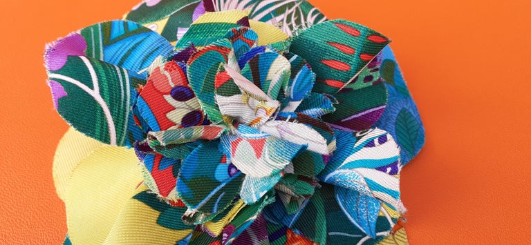 Hermès Brooch Charm Hair Clip La Fleur Flower in Silk Au  display picture 3