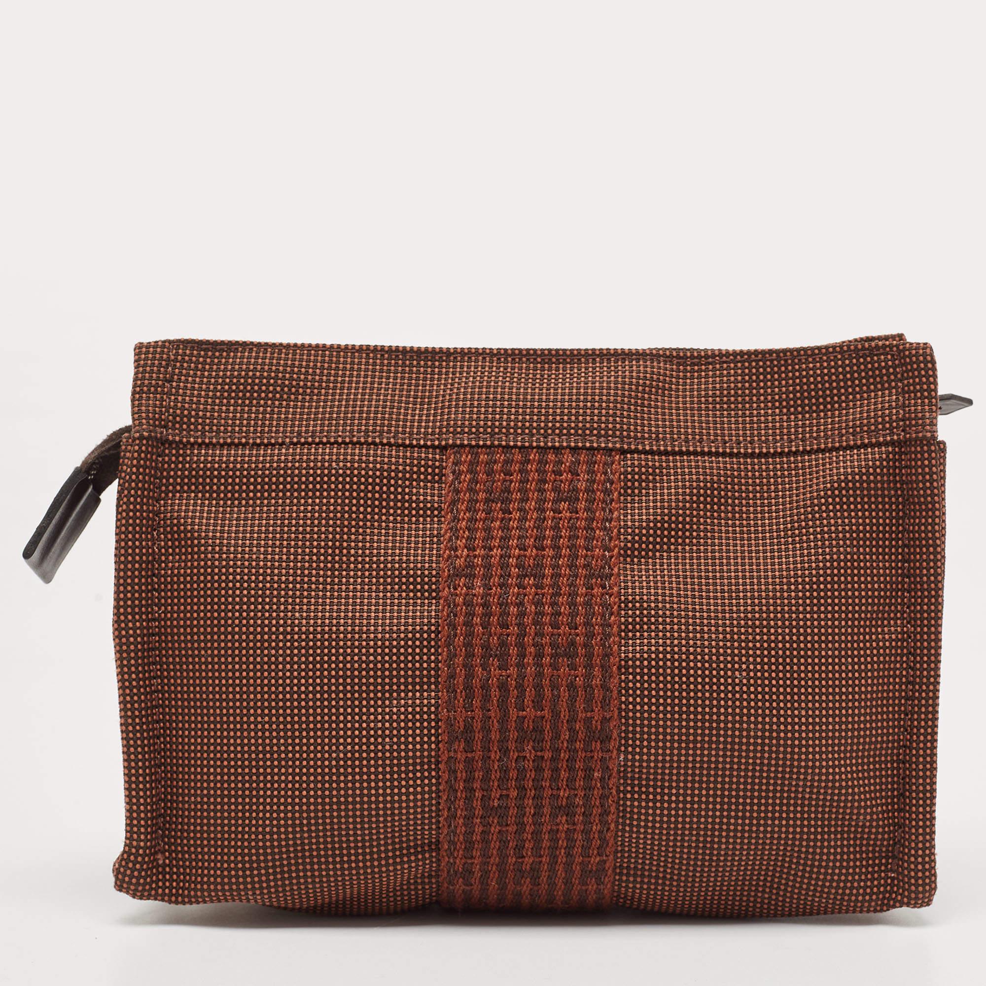 This pouch is such a stylish fashion-meets-function accessory you'll love carrying it all the time. Crafted from quality materials, it can easily fit your essentials effortlessly.

