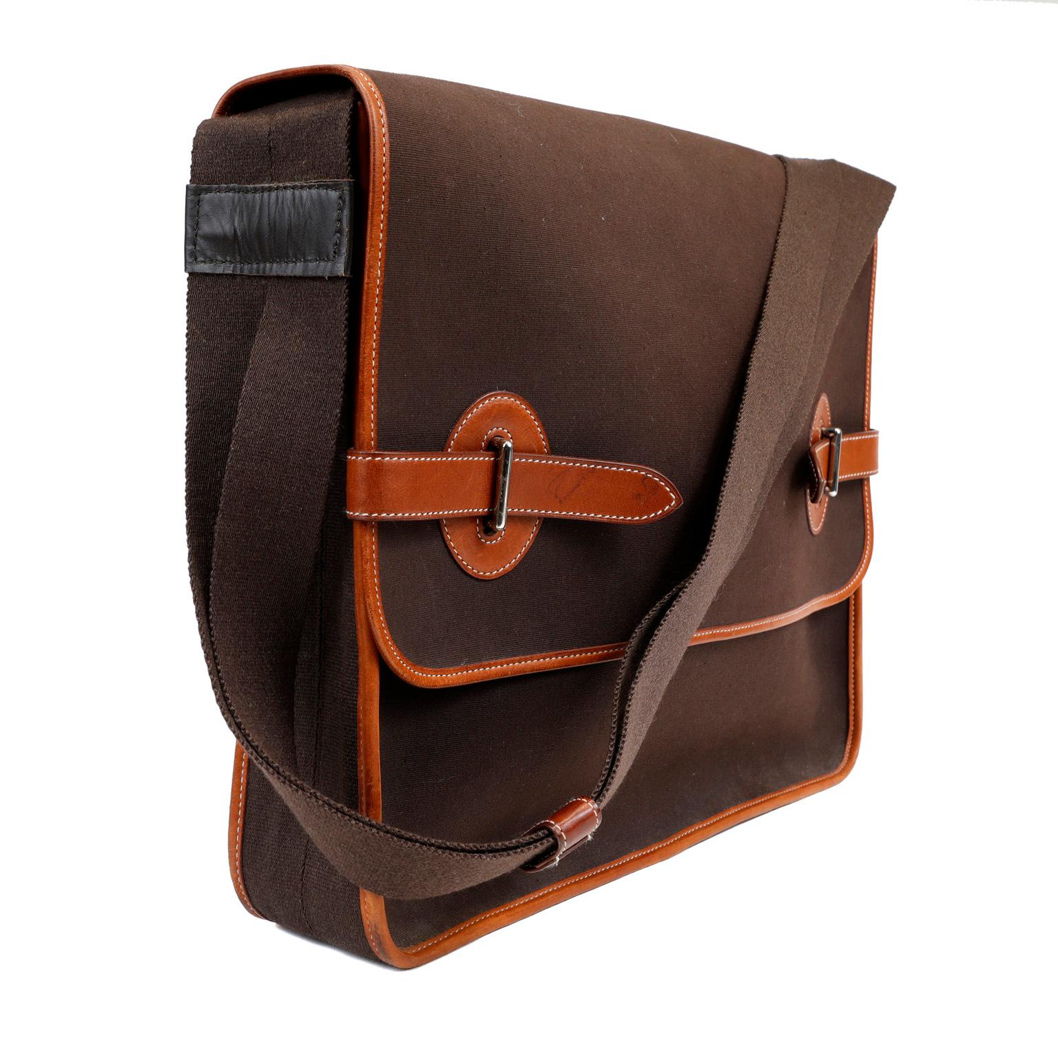 This authentic Hermès Brown Canvas Oversized Messenger Bag is in excellent condition with normal darkening of the leather trimmings Unisex and utilitarian, it easily carries the key essentials for a busy day.    
Dark brown canvas messenger bag with