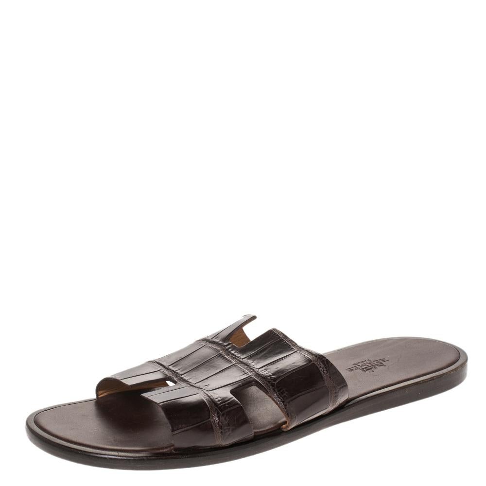 Hermes is a brand that epitomizes art and noticeably, all their designs have a luxurious blend of comfort and style. These brown Izmir sandals have been crafted from fine croc leather in Italy and they feature the iconic H on the vamp, making it