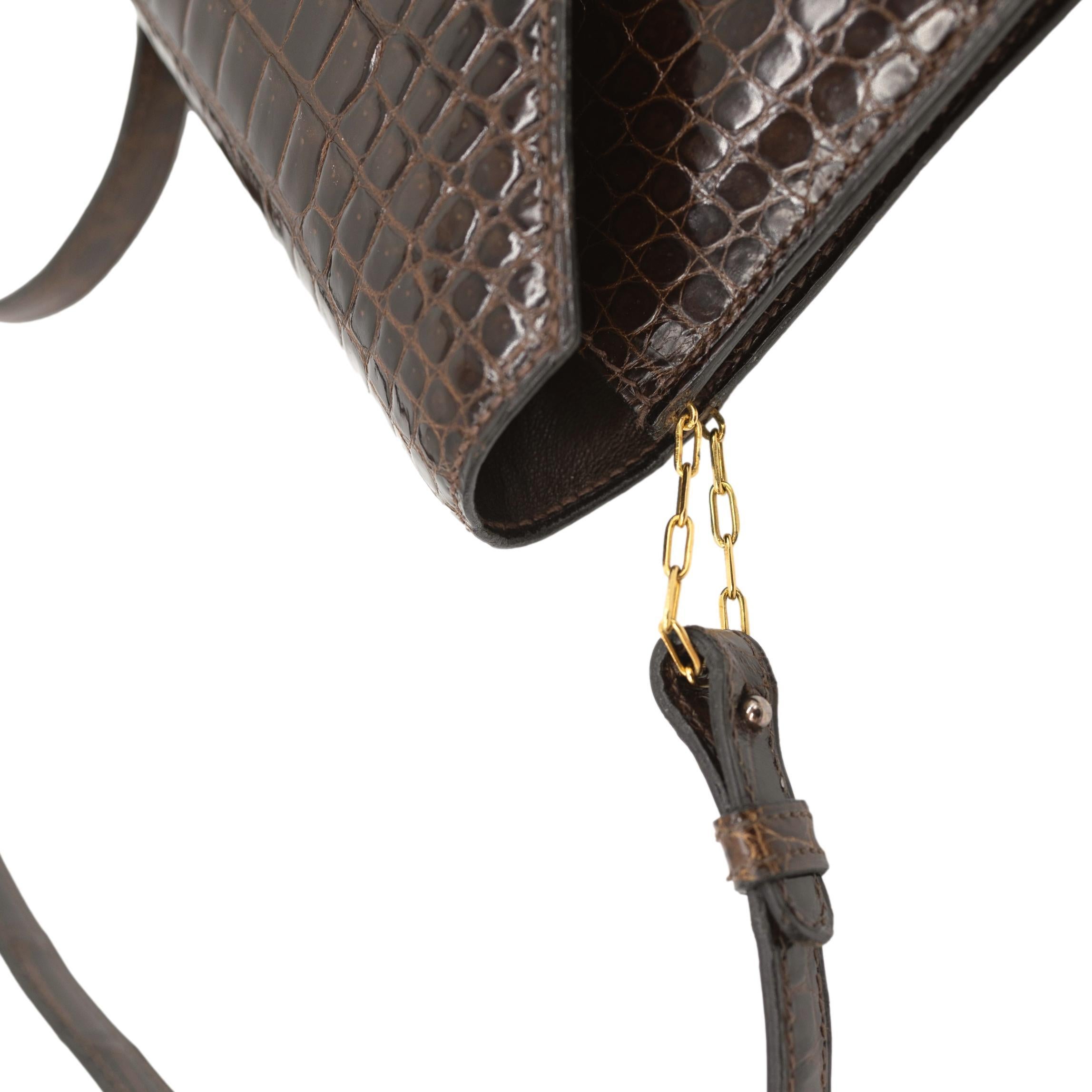 Hermès Brown Crocodile Lydie Crossbody Envelope Shoulder Bag, 1980. en vente 6