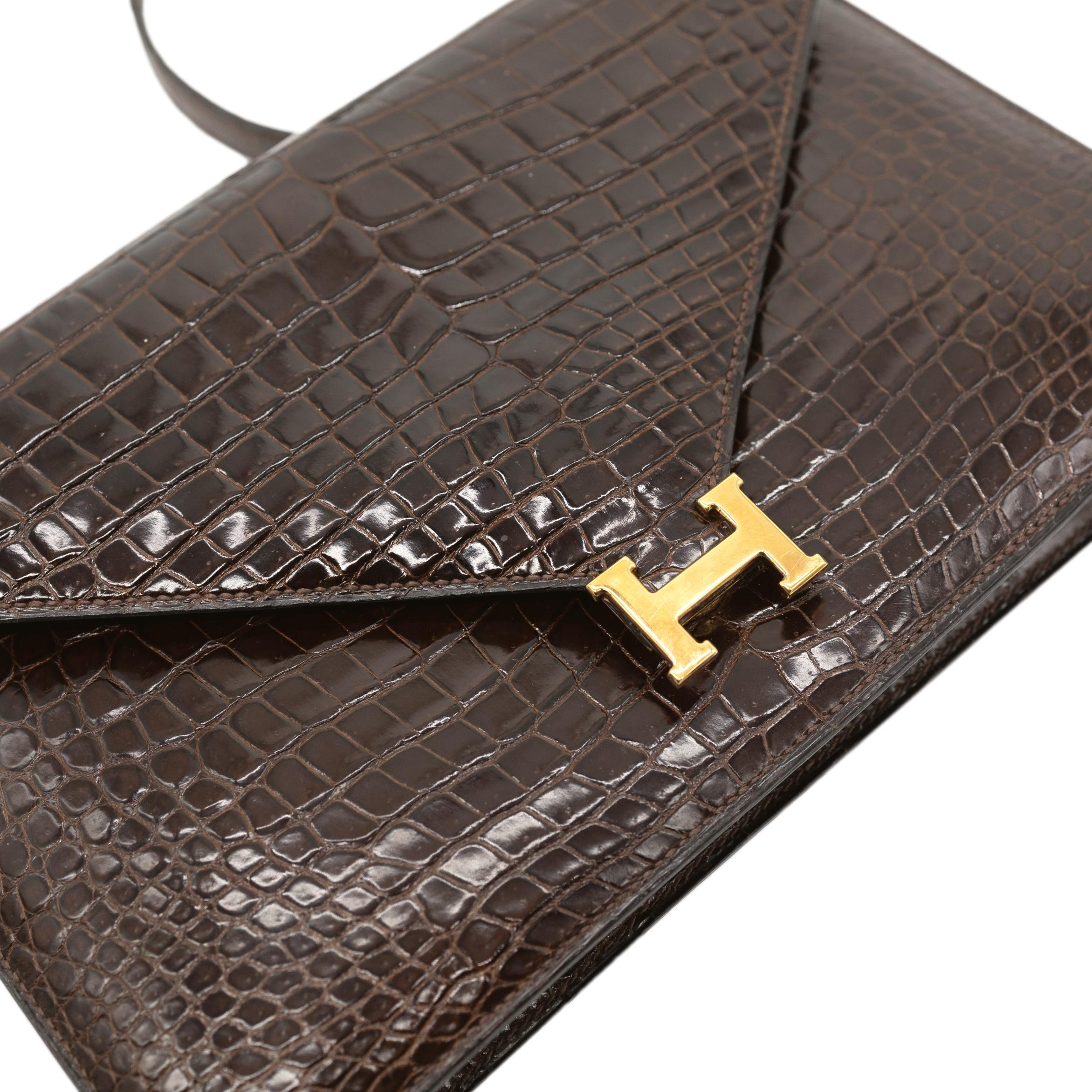 Hermès Brown Crocodile Lydie Crossbody Envelope Shoulder Bag, 1980. im Angebot 4