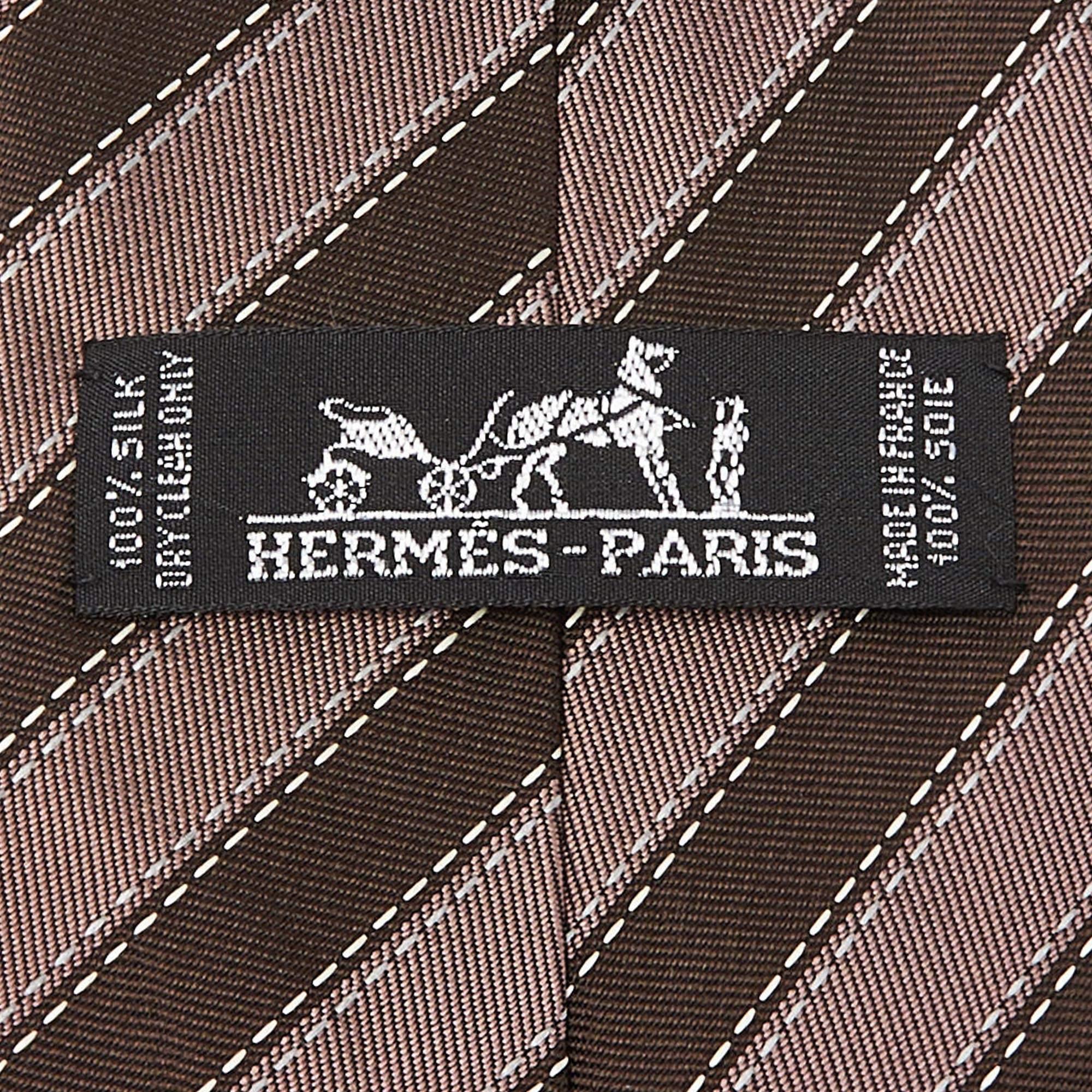 Gris Cravate traditionnelle en soie à rayures diagonales Hermes Brown en vente