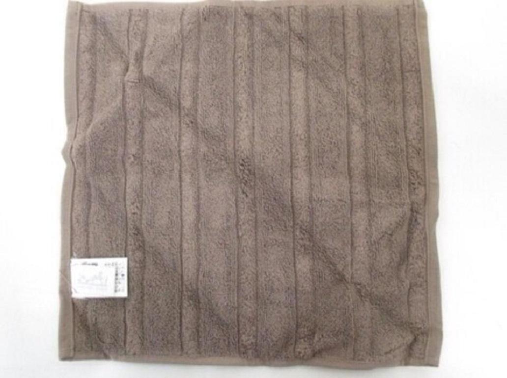 Hermès Brown H Logo Hand Towel Hejy14 Scarf/Wrap In Good Condition In Dix hills, NY
