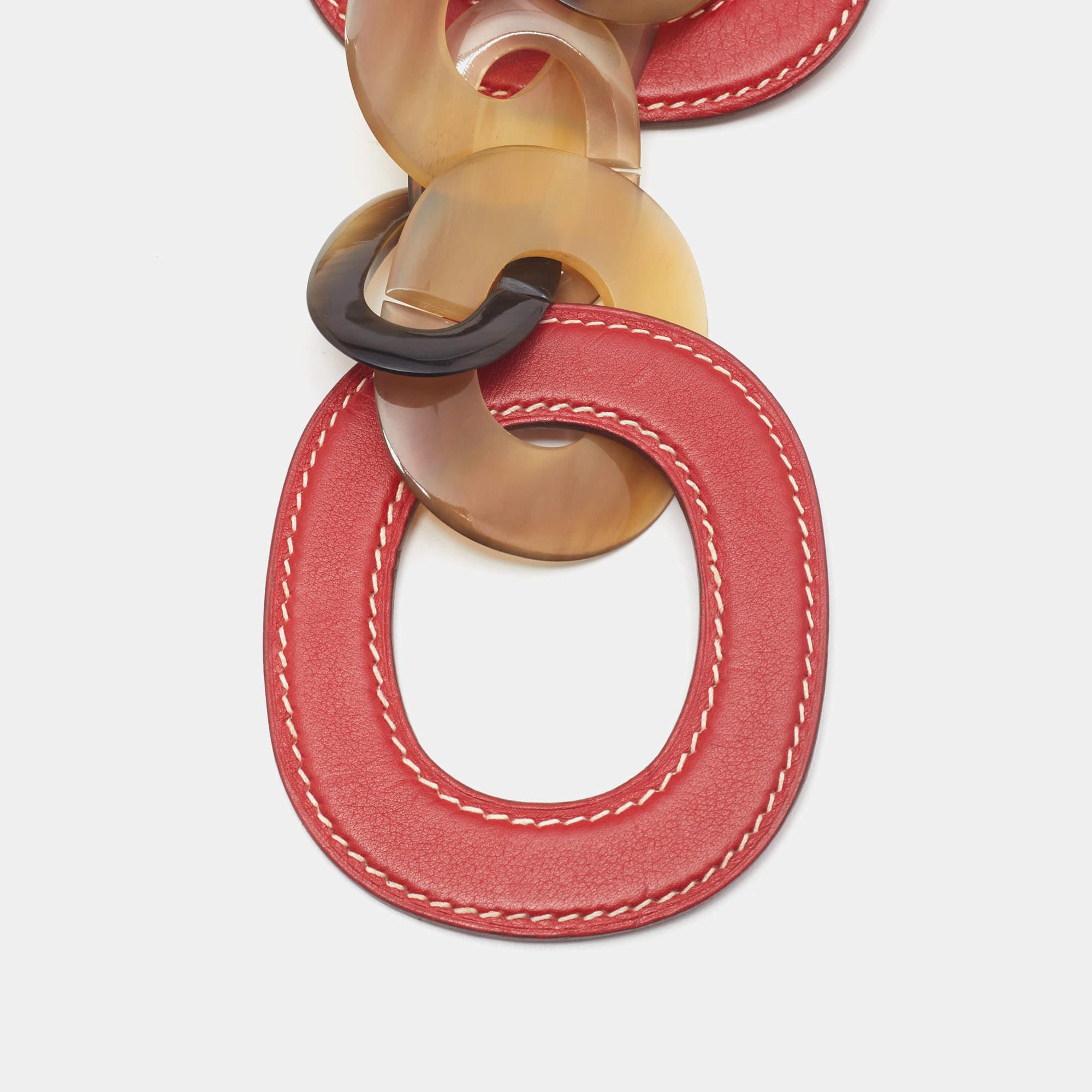 Hermes Halsband aus braunem Horn und rotem Leder Damen im Angebot