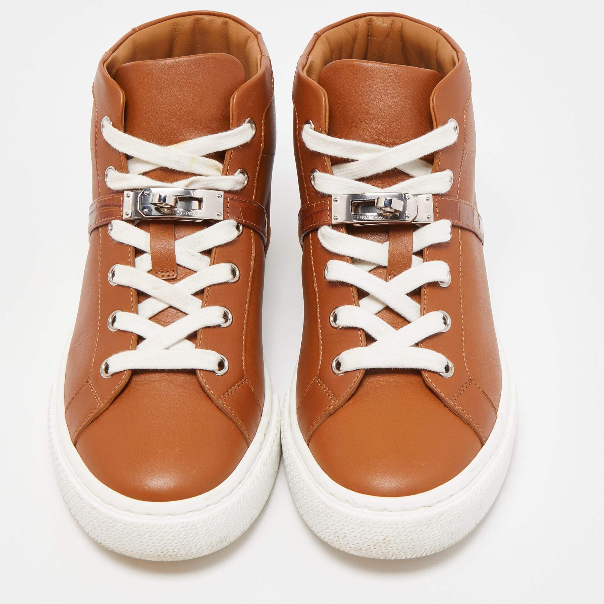 Comfort and high fashion are brought together in these fabulous sneakers from Hermes. They have been crafted from high-quality materials into a sturdy design. Add them to your closet and walk the streets in style!

Includes: Original Dustbag,