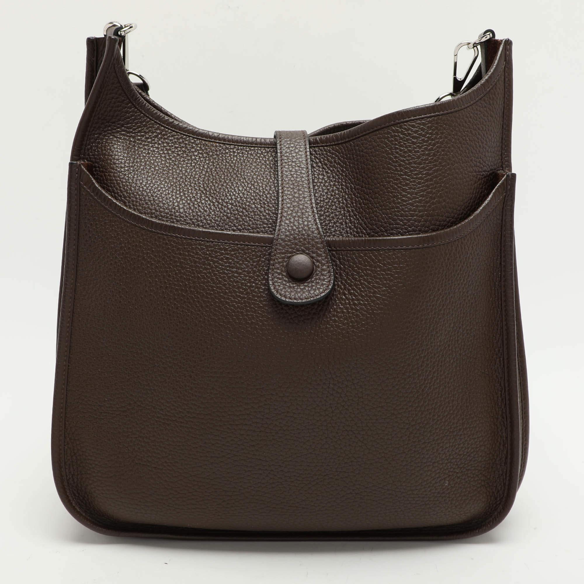 Hermes Brown Leather Evelyne III PM Bag In Good Condition For Sale In Dubai, Al Qouz 2
