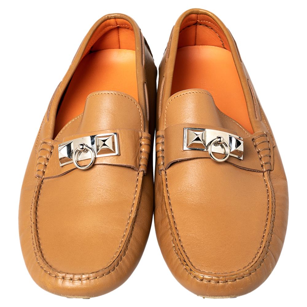 These brown Irving loafers in leather showcase Hermès' fine artisanship and regard for quality. A 