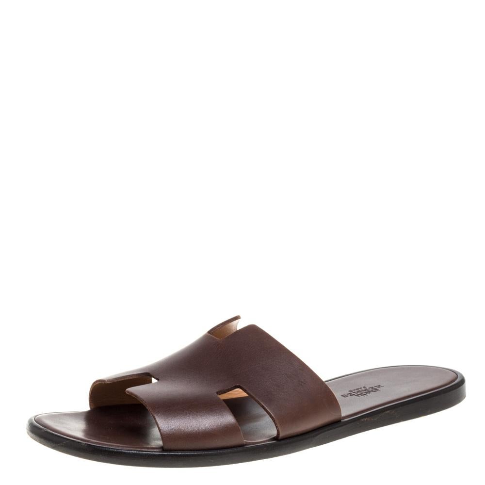 Hermes is a brand that epitomizes art and all their designs have a luxurious blend of comfort and style. These brown Izmir slides have been crafted from leather in Italy and feature the iconic H on the vamps, making them easy to slip on. They are