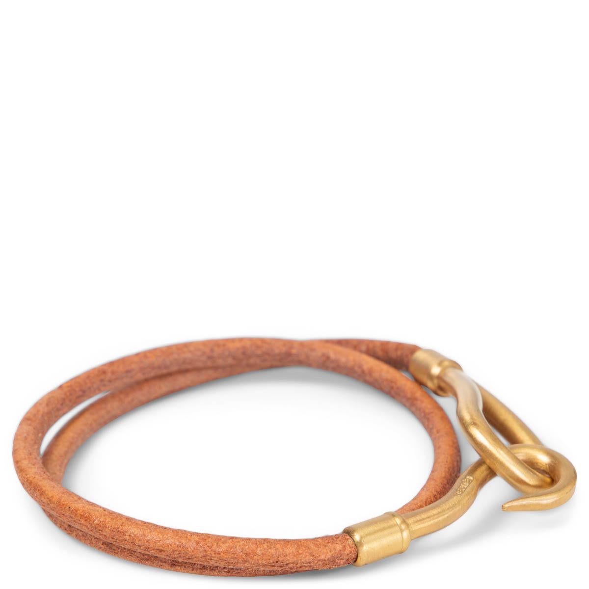 100% authentic Hermès Jumbo Hook Double Tour bracelet in cuir naturel (brown) leather featuring matt gold-tone hardware. Has been worn and is in excellent condition. Comes with box. 

Measurements
Width	1.5cm (0.6in)
Length	37cm