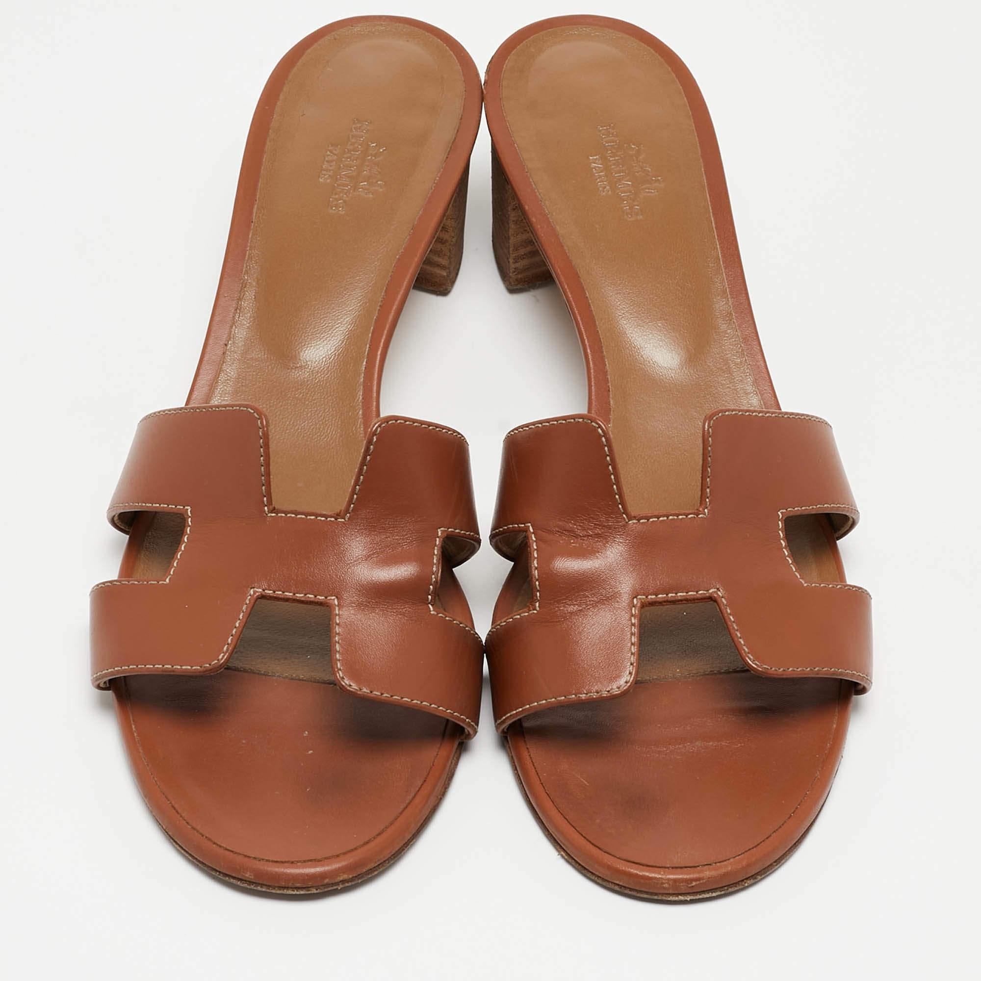 Hermes Brown Leather Oasis Slides Sandals Size 40.5 In Good Condition In Dubai, Al Qouz 2