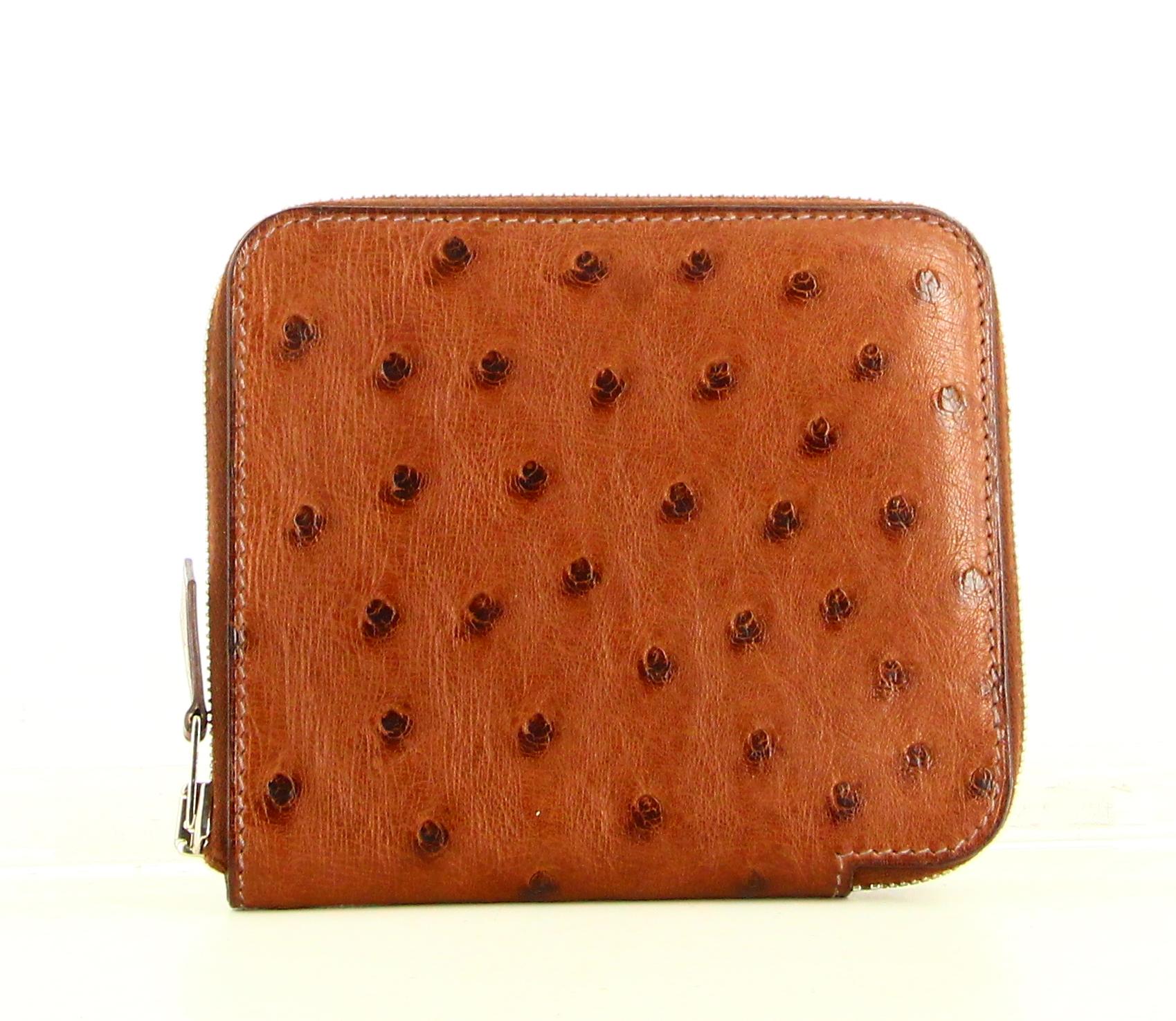 Hermès Brown Leather Purse

- Very good condition. Shows very slight signs of wear over time.
- Hermès Purse 
- Brown leather 
- Clasp: silver zip 
- Inside: brown leather, several inside pockets 
