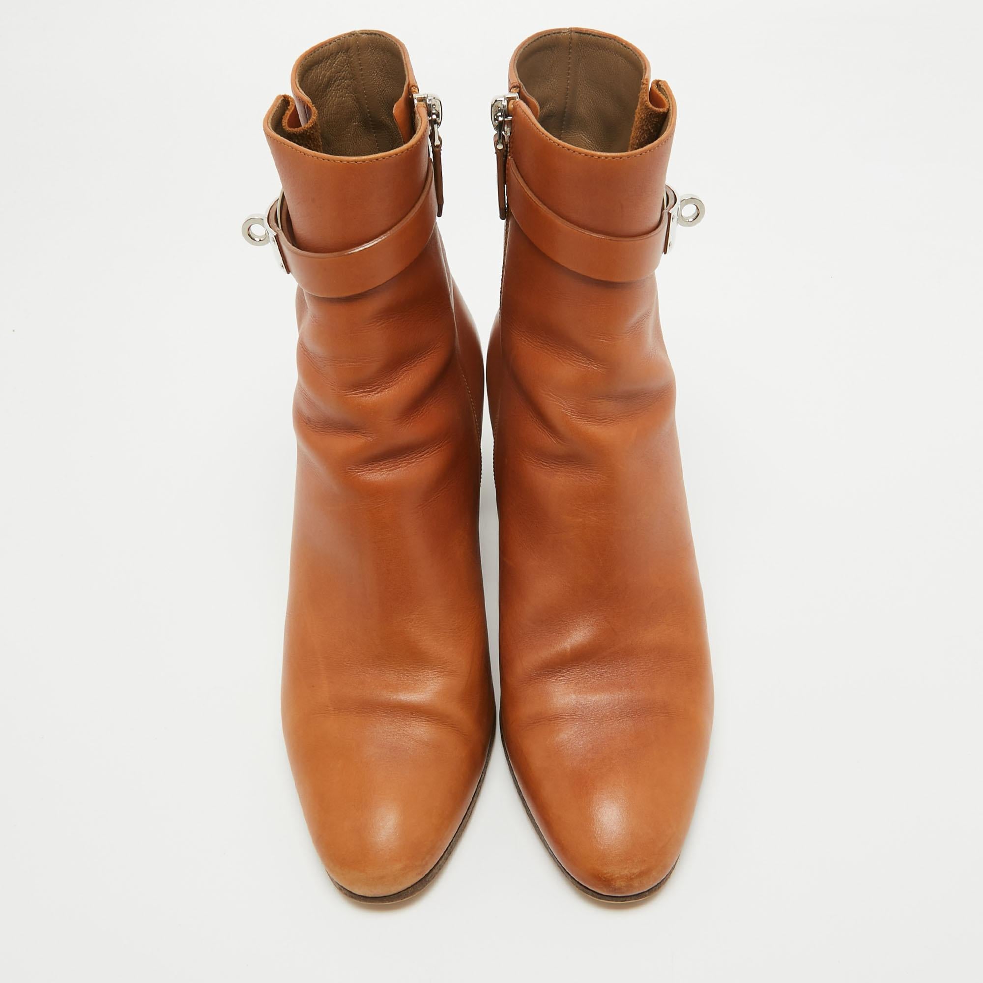 Enjoy the most fashionable days with these stylish Hermes boots. Modern in design and craftsmanship, they are fashioned to keep you comfortable and chic!

Includes
Original Dustbag