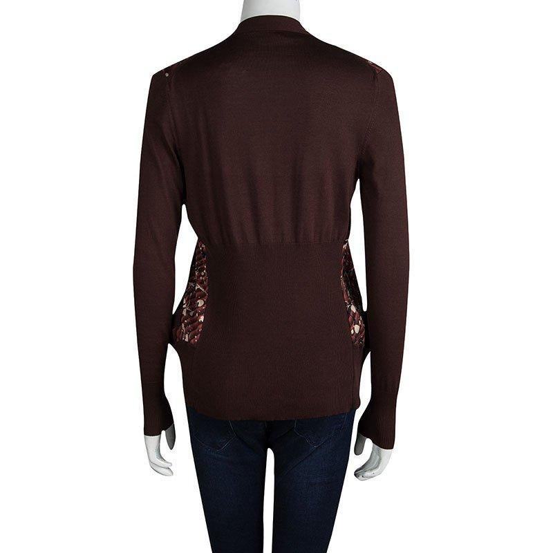 This brown cardigan from French luxury house Hermes is an easy trans-seasonal companion. Made from 100% silk with ribbed trim, this printed cosy number is styled with long sleeves for supreme comfort. It can be left unbuttoned for easier