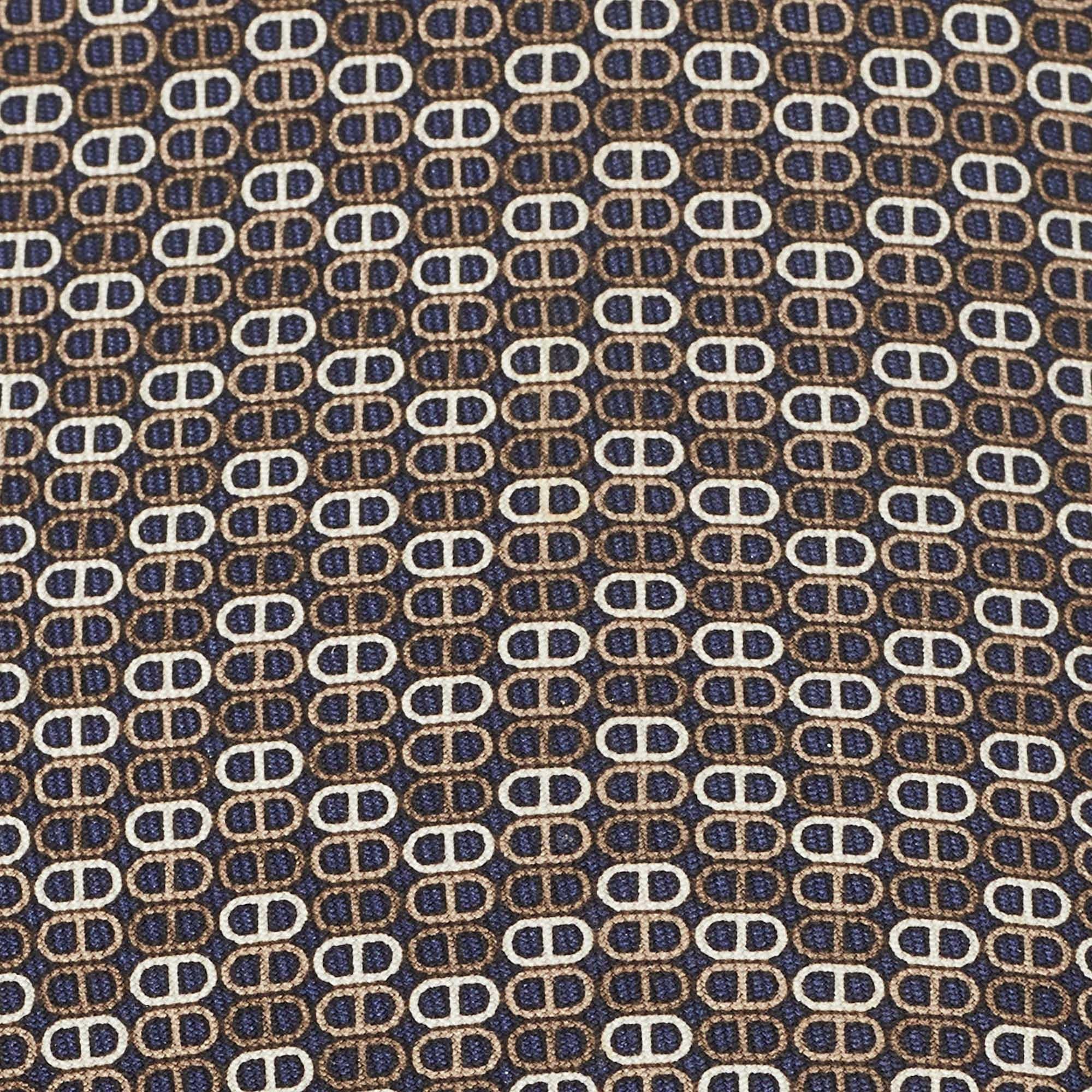 Pick this Hermes tie to give your formal look a touch of luxury. It is cut from silk and detailed with prints all over. It is finished with the brand label on the back.