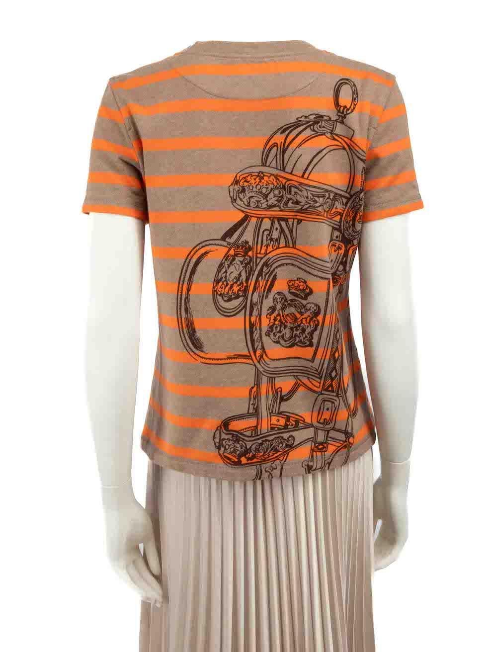 Hermès Brown Striped Bridle Print T-Shirt Größe M im Zustand „Neu“ im Angebot in London, GB