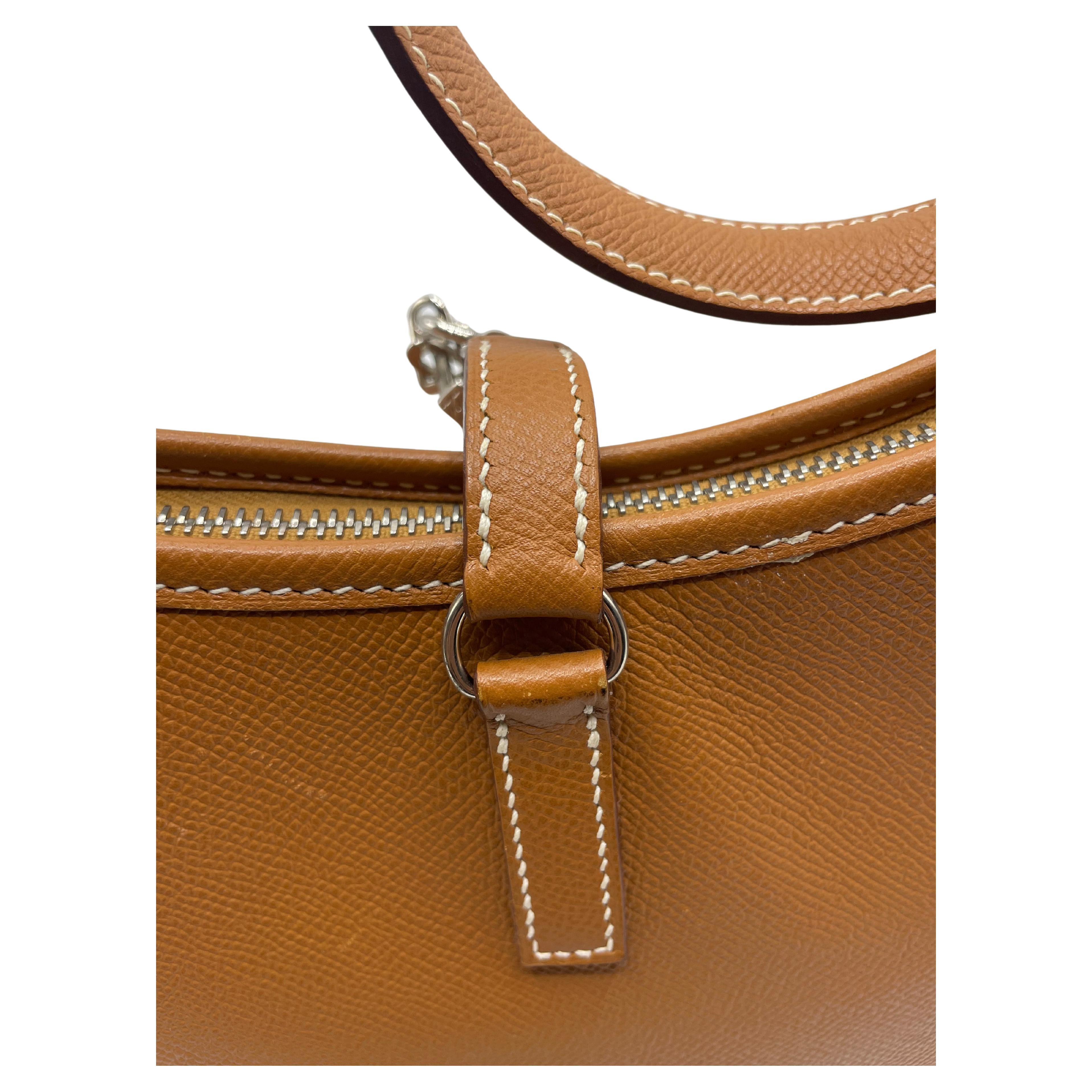 2005 Hermès Brown Trim Bag Collection En grande forme, sans odeur ni tache. Cuir marron avec matériel argenté. Produit en France. 