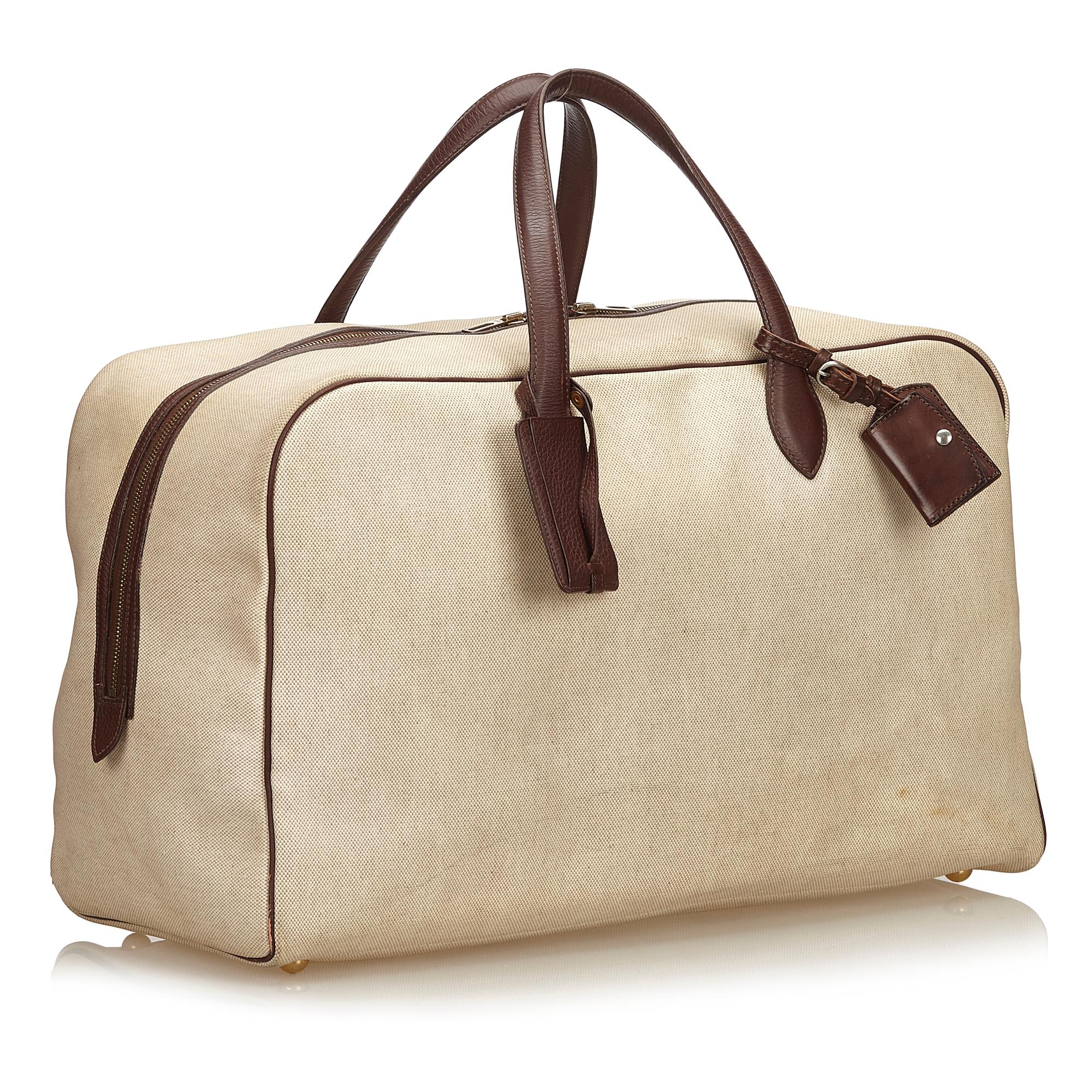 The Victoria 50 features a canvas body, flat straps, and top zip closure. It carries as B condition rating.

Inclusions: 
This item does not come with inclusions.

Dimensions:
Length: 29.00 cm
Width: 50.00 cm
Depth: 22.00 cm

Material: Fabric x