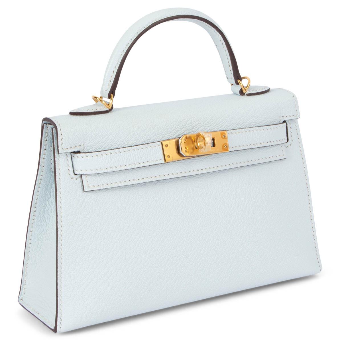 100% authentic Hermès Mini Kelly 20 Sellier bag in Bleu Brume (pale blue) Chevre Mysore leather featuring gold-plated hardware. Lined in Chèvre (goat skin) with an open pocket against the back. Has been carried and the back shows some minor