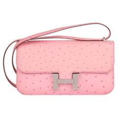 Hermès Constance Elan de piel de avestruz en color Bubblegum