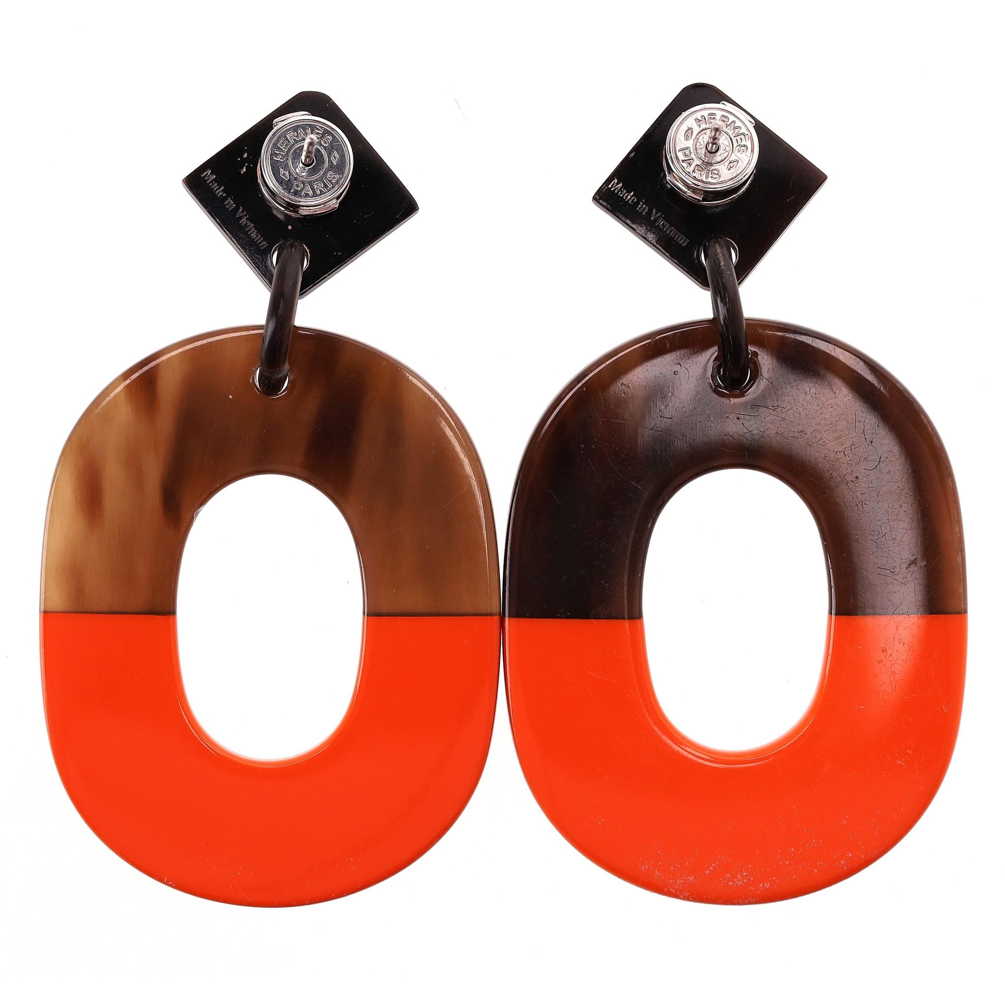 Hermes Buffalo Horn & Lacquered Wood Isthme Earrings In Excellent Condition For Sale In London, GB