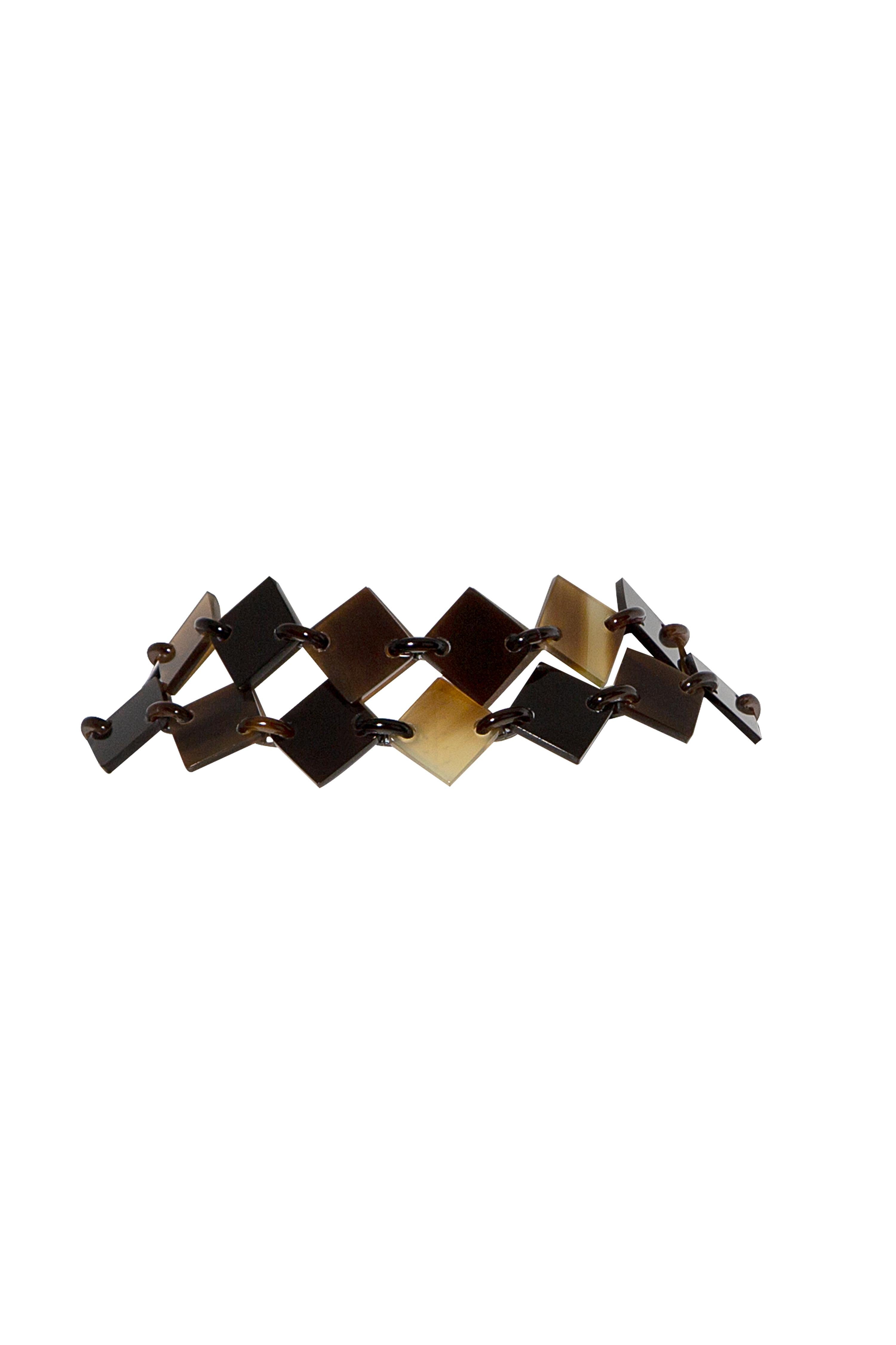 Discover the stunning craftsmanship of the Lena Necklace from Hermès.

•Made from luxurious buffalo horn
•Creating a beautiful unique and natural look
•Rich brown and bright colours 
•Excellent condition 
•Comes with a box and a dustbag