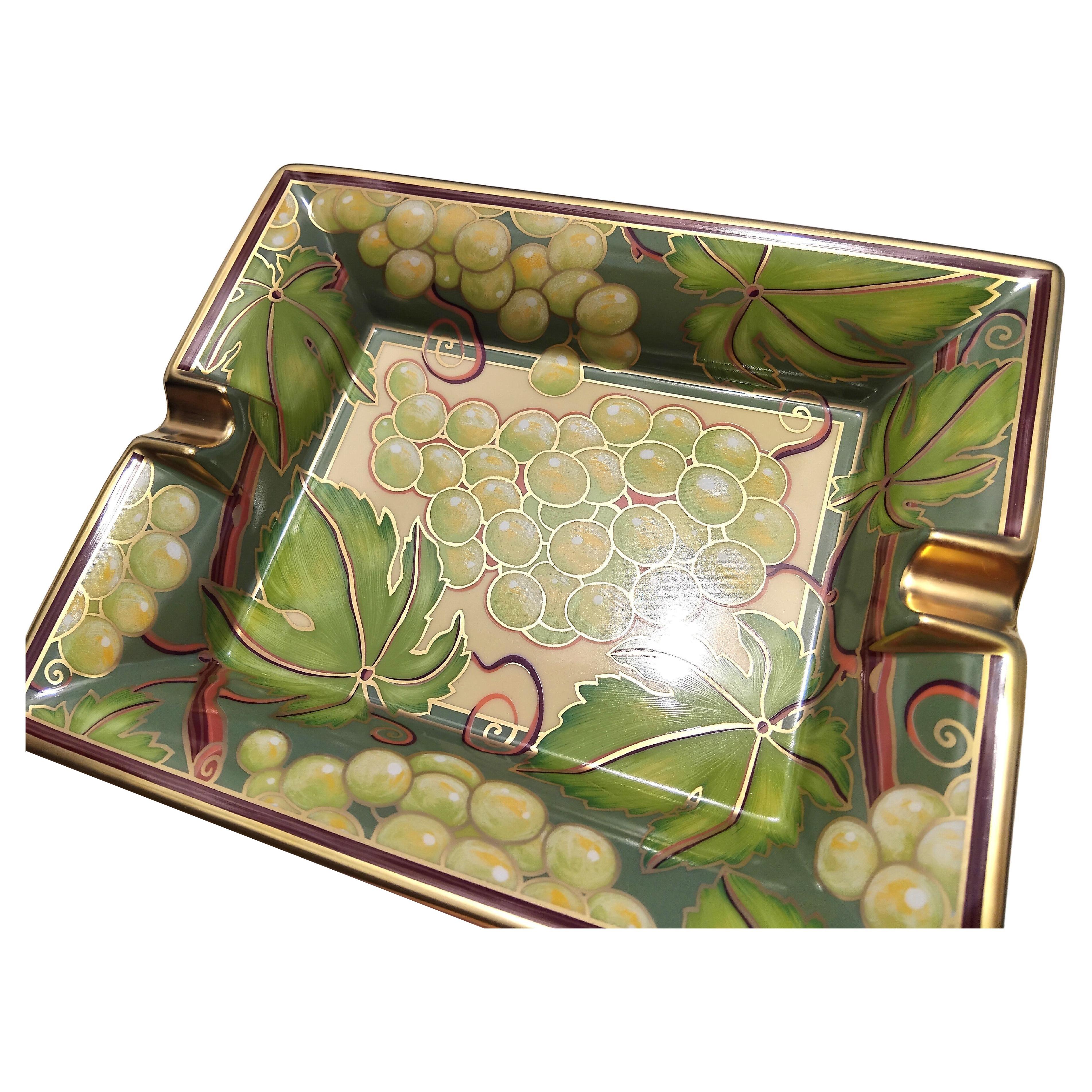 Hermès Racimo de uvas Cenicero para puros Bandeja de cambio Porcelana dorada en venta 5