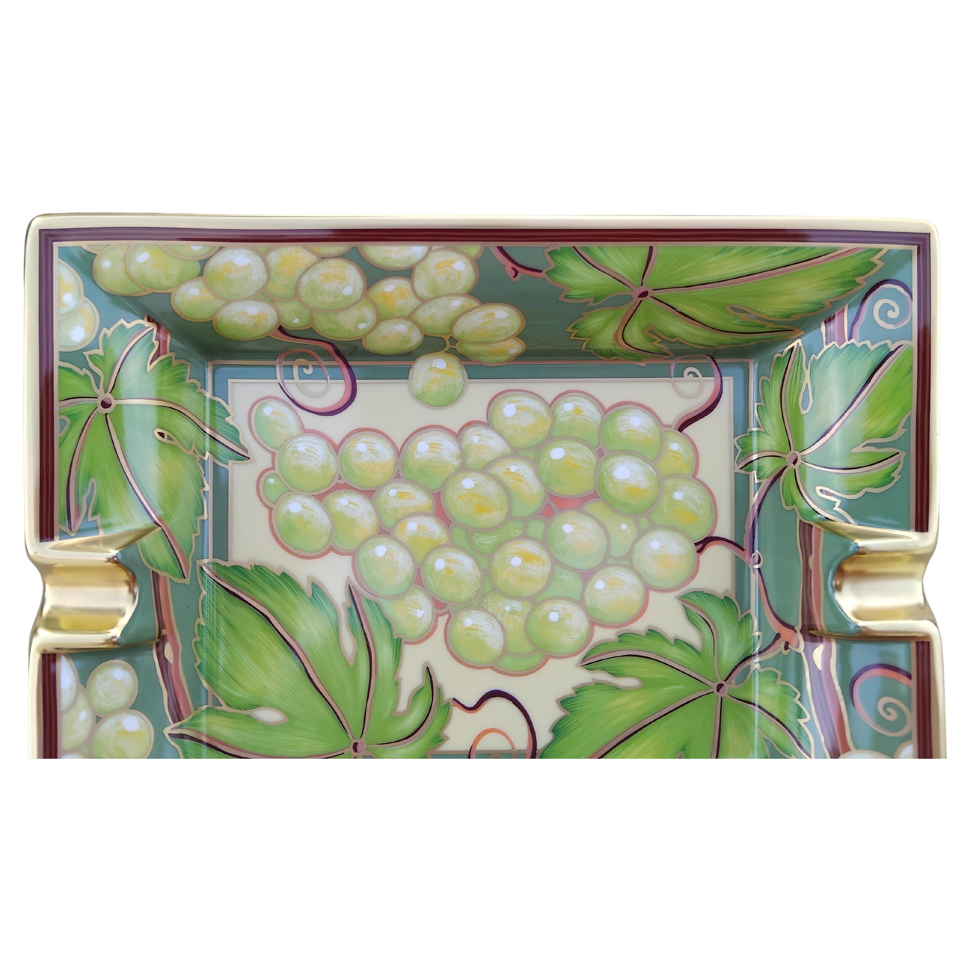 Femenino o masculino Hermès Racimo de uvas Cenicero para puros Bandeja de cambio Porcelana dorada en venta