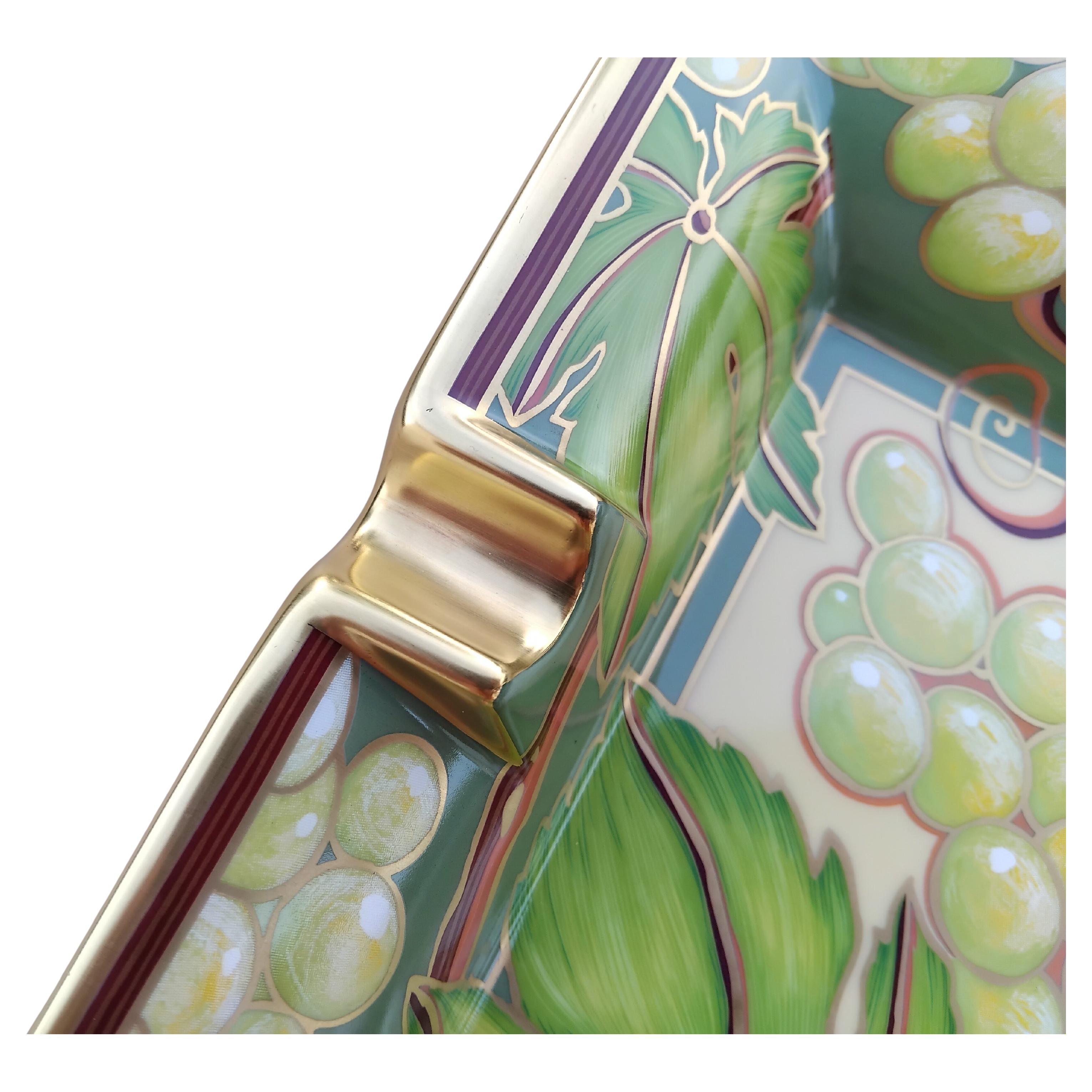 Hermès Racimo de uvas Cenicero para puros Bandeja de cambio Porcelana dorada en venta 3