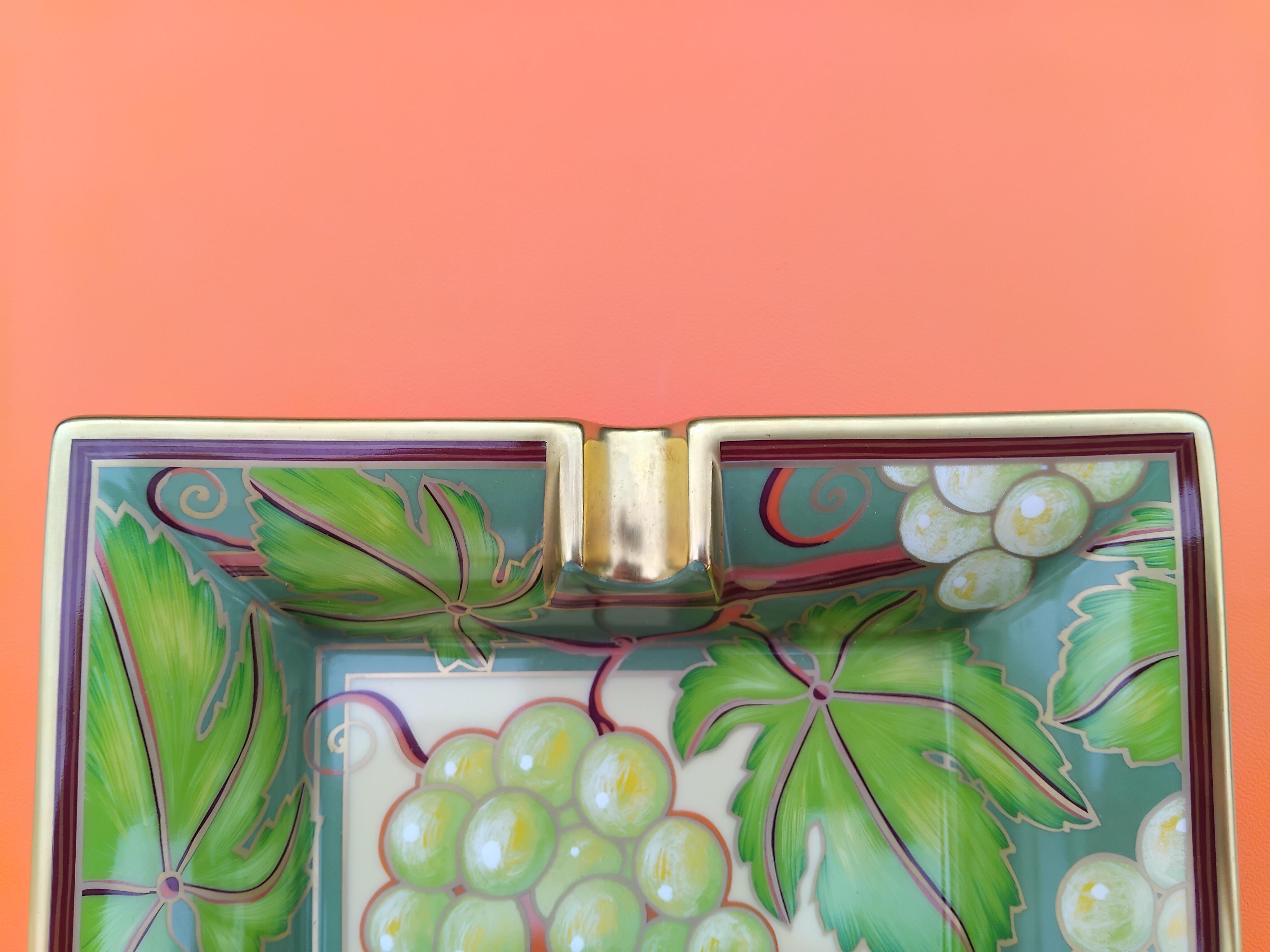 Hermès Bunch of Grapes Print Cigar Ashtray Change Tray Porcelain Gold 6