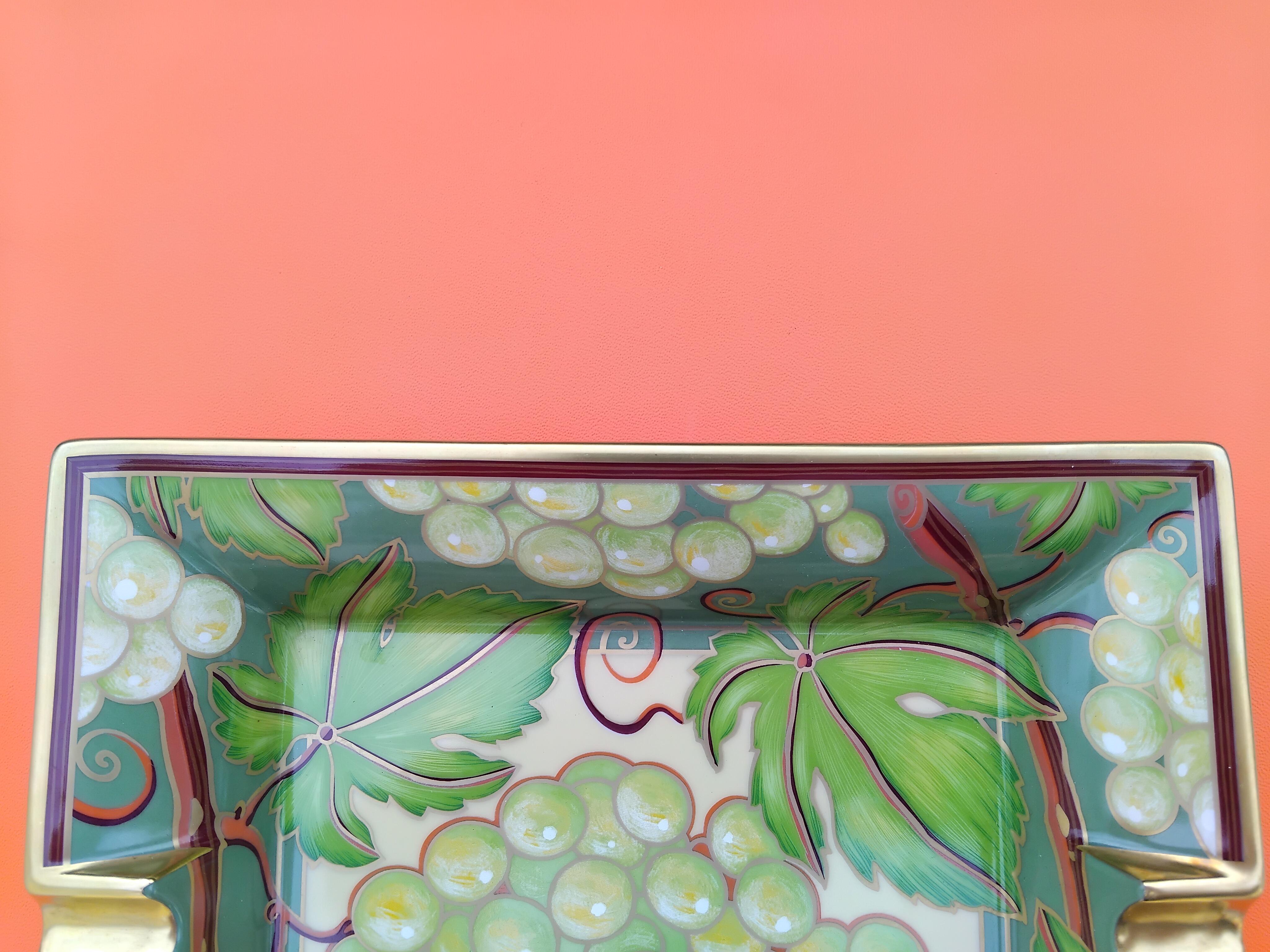 Hermès Bunch of Grapes Print Cigar Ashtray Change Tray Porcelain Gold 7