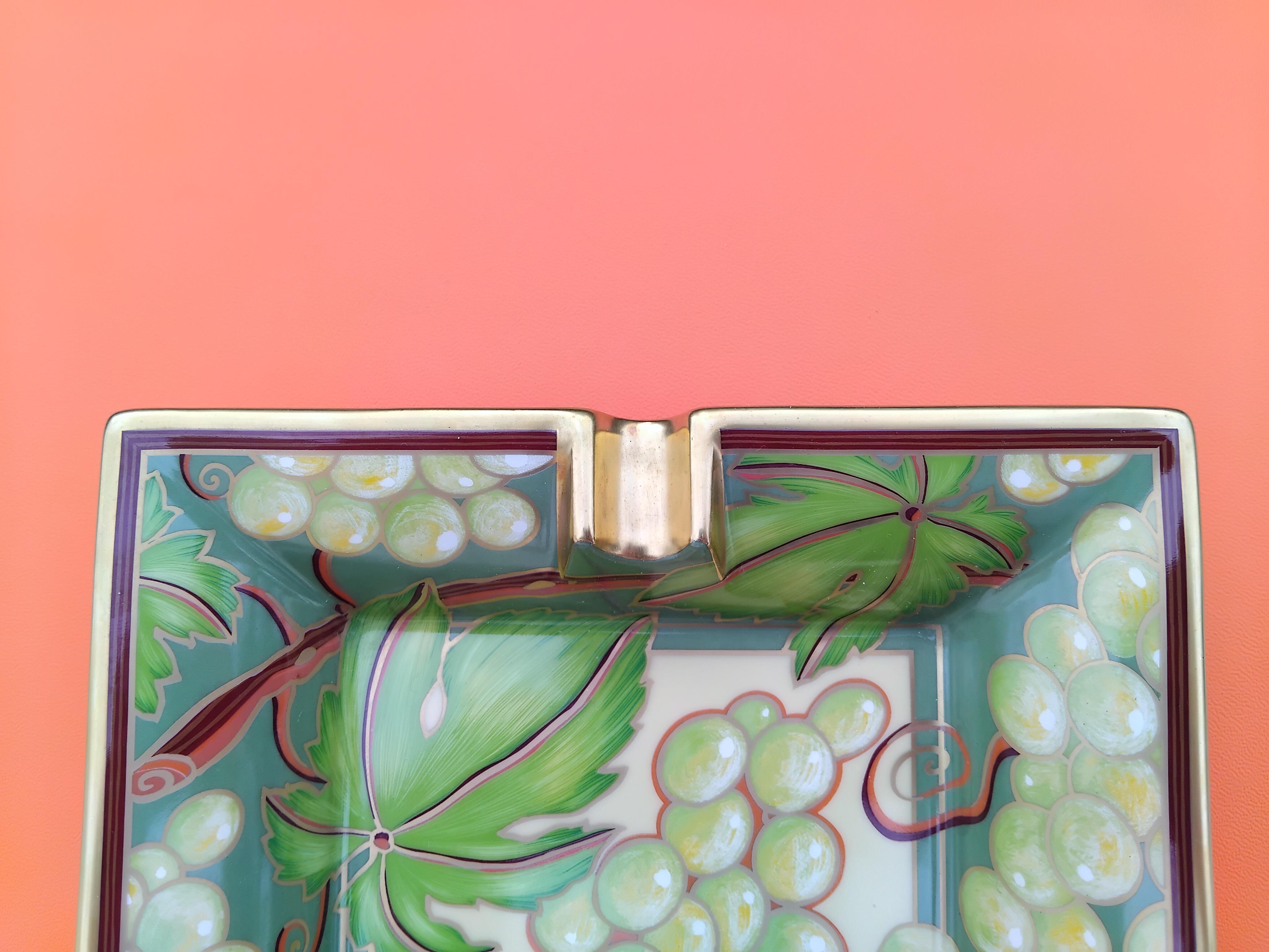 Hermès Bunch of Grapes Print Cigar Ashtray Change Tray Porcelain Gold 8