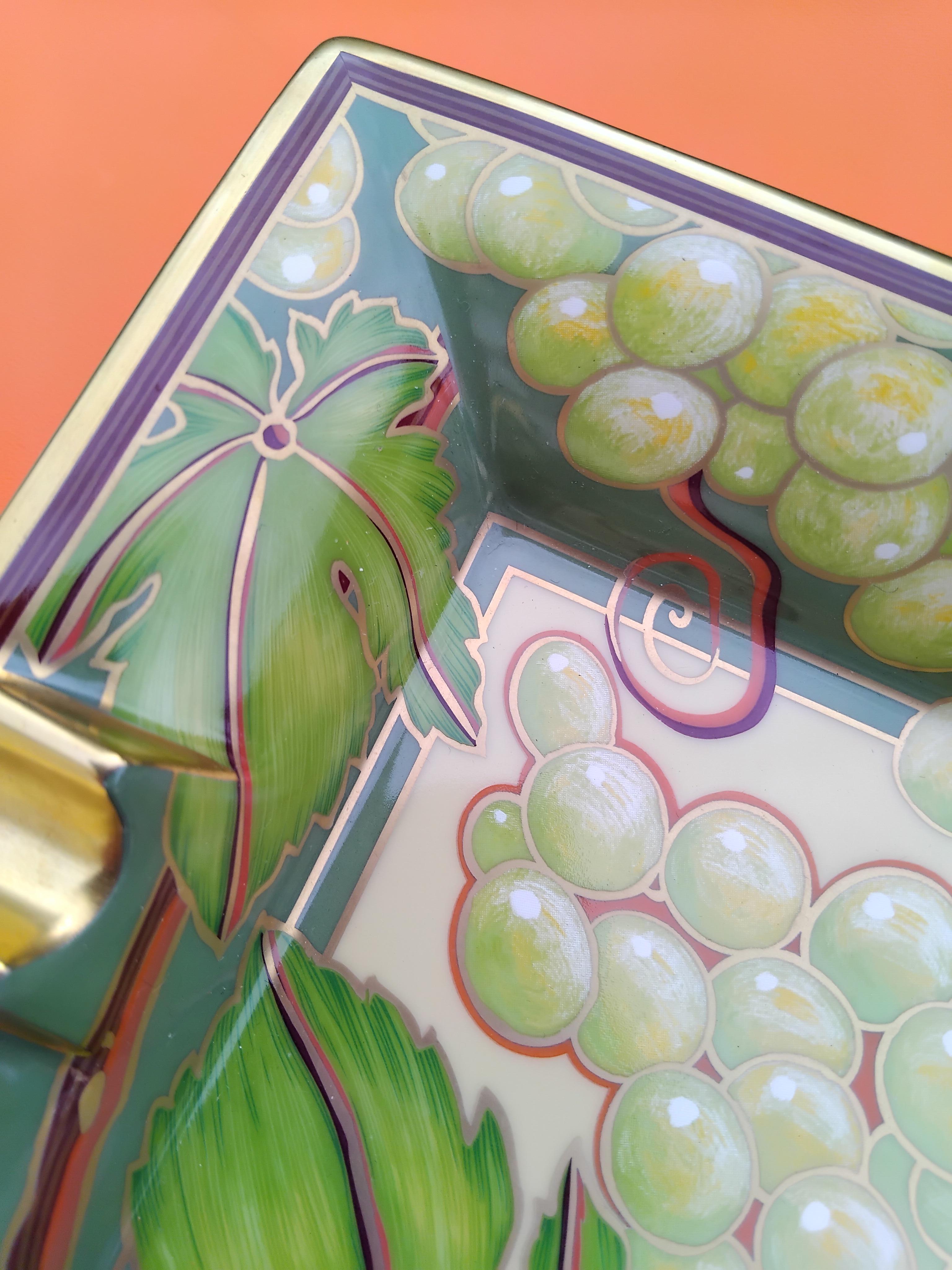 Hermès Bunch of Grapes Print Cigar Ashtray Change Tray Porcelain Gold 2