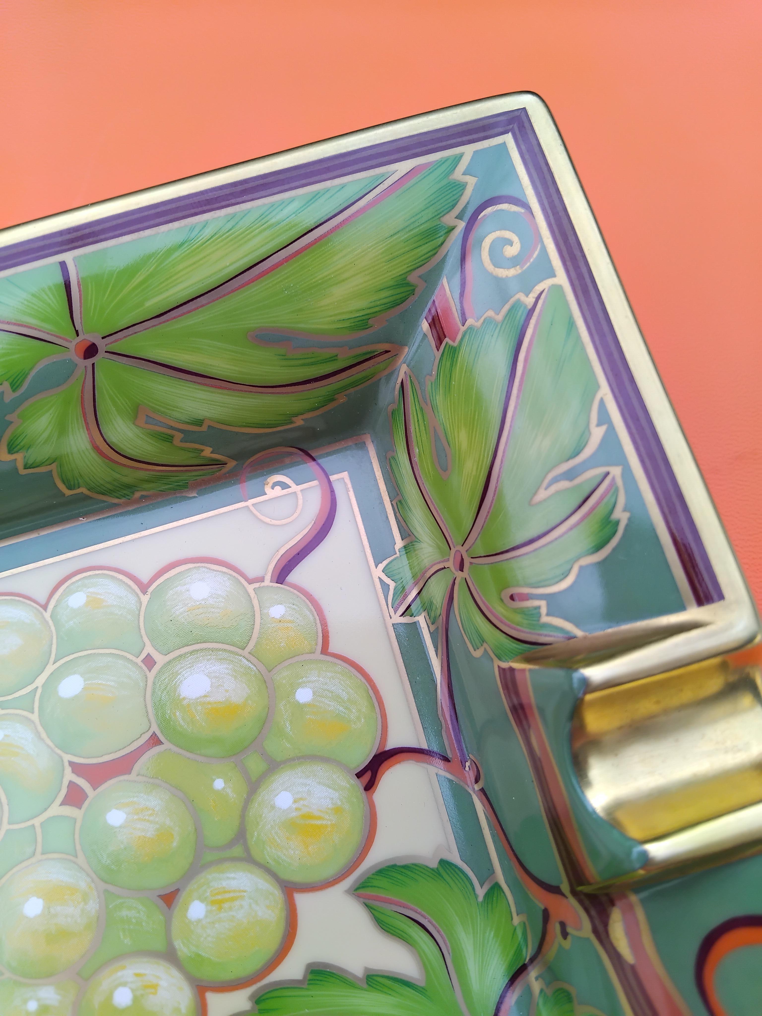 Hermès Bunch of Grapes Print Cigar Ashtray Change Tray Porcelain Gold 3