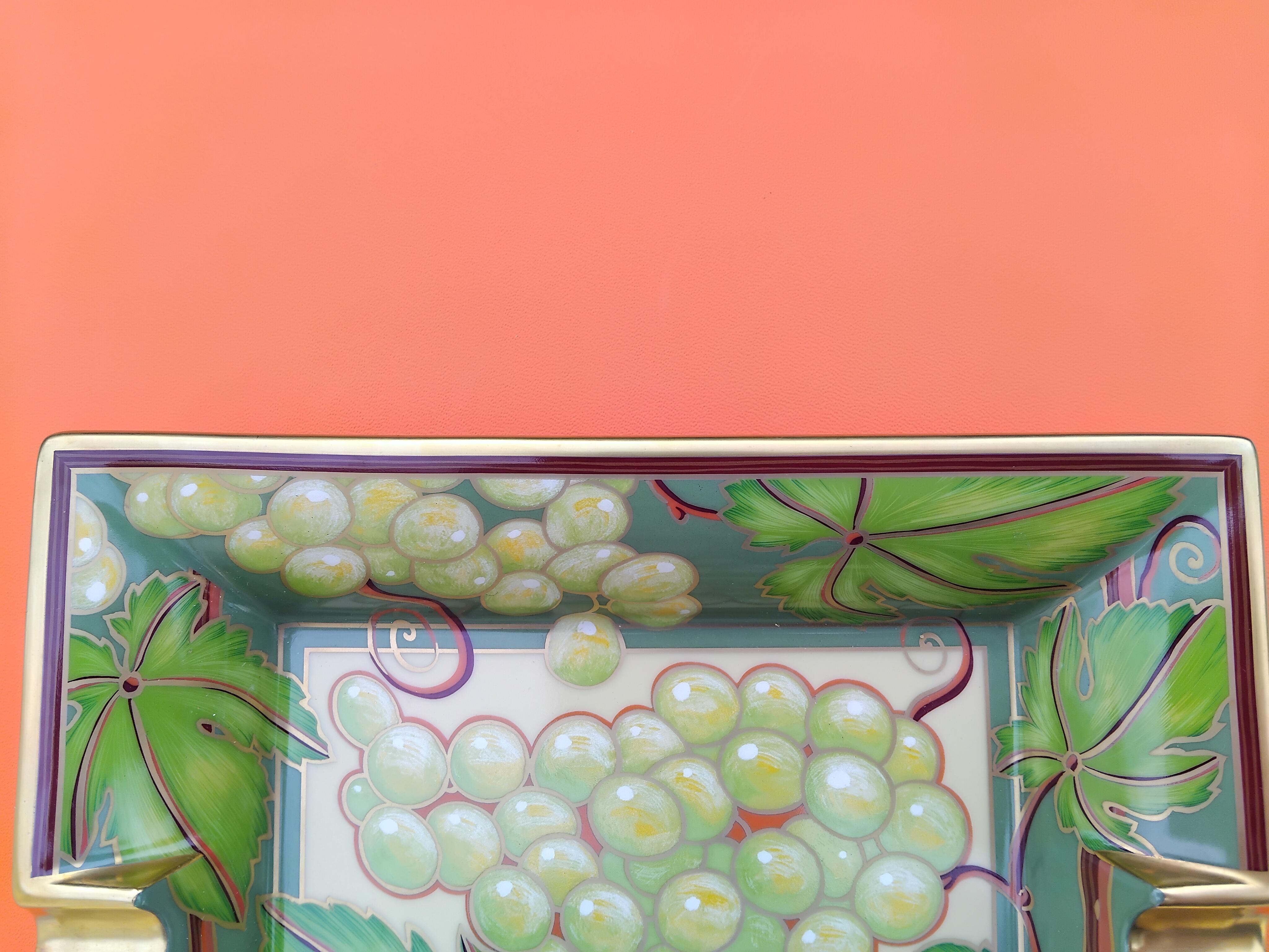 Hermès Bunch of Grapes Print Cigar Ashtray Change Tray Porcelain Gold 5