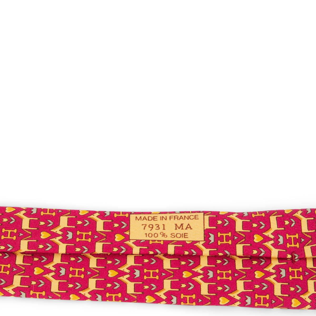 HERMÈS Cravate en sergé de soie bordeaux et beige 7931 Excellent état - En vente à Zürich, CH